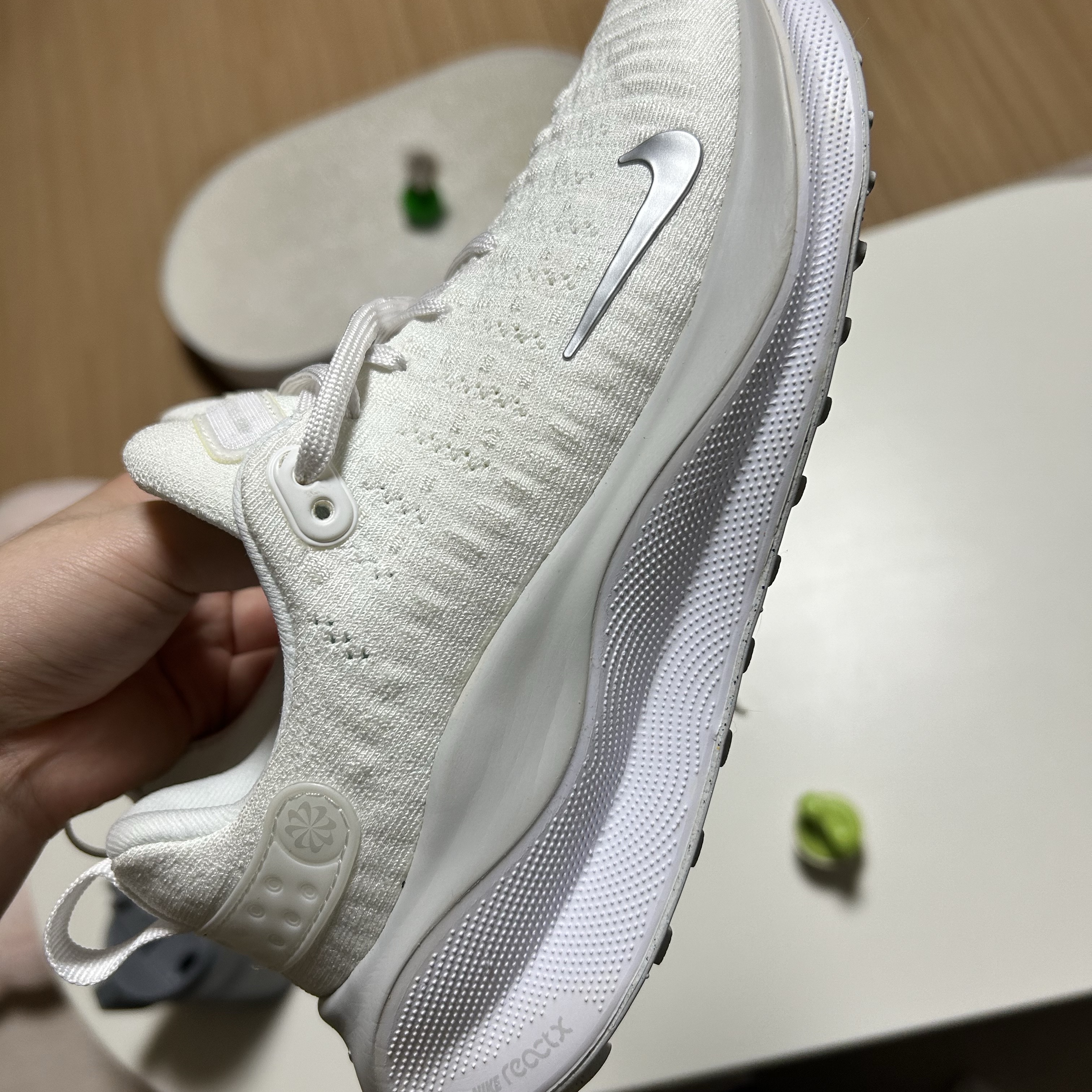 (W) Nike ReactX Infinity Run 4 White Photon Dust 착용 스타일