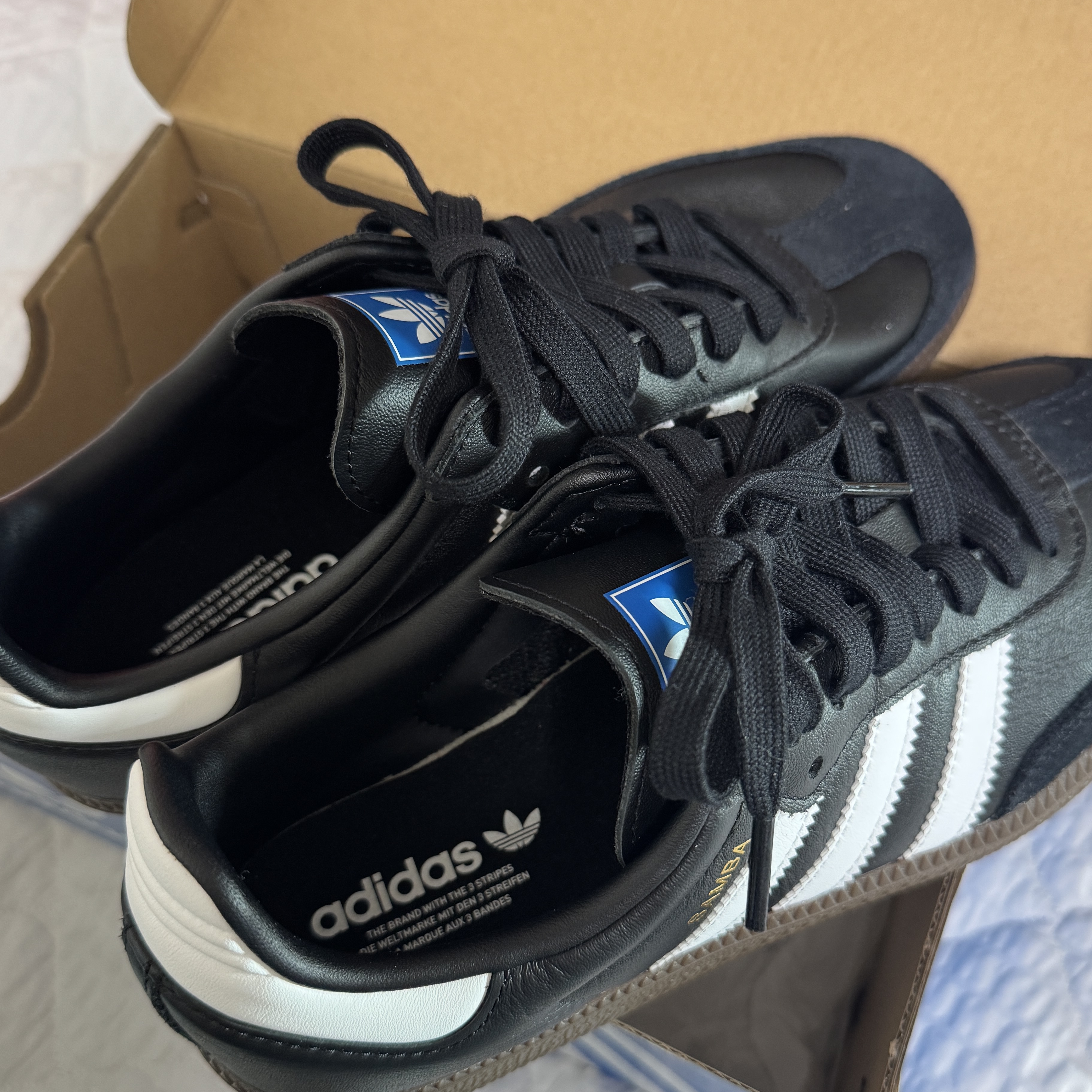 Adidas Samba OG Black White Gum 착용 스타일