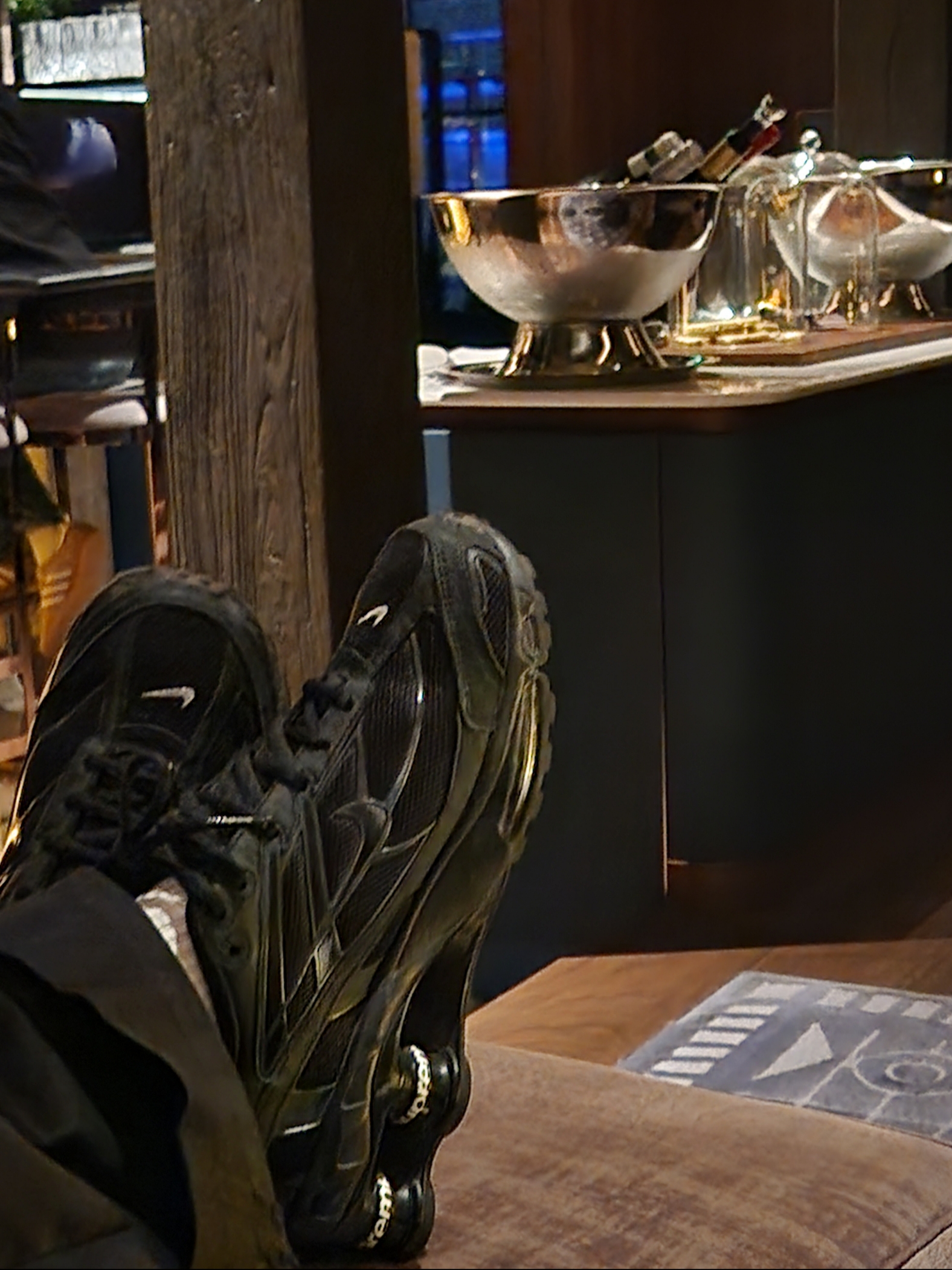 Nike x Supreme Shox Ride 2 SP Black 착용 스타일 - 2