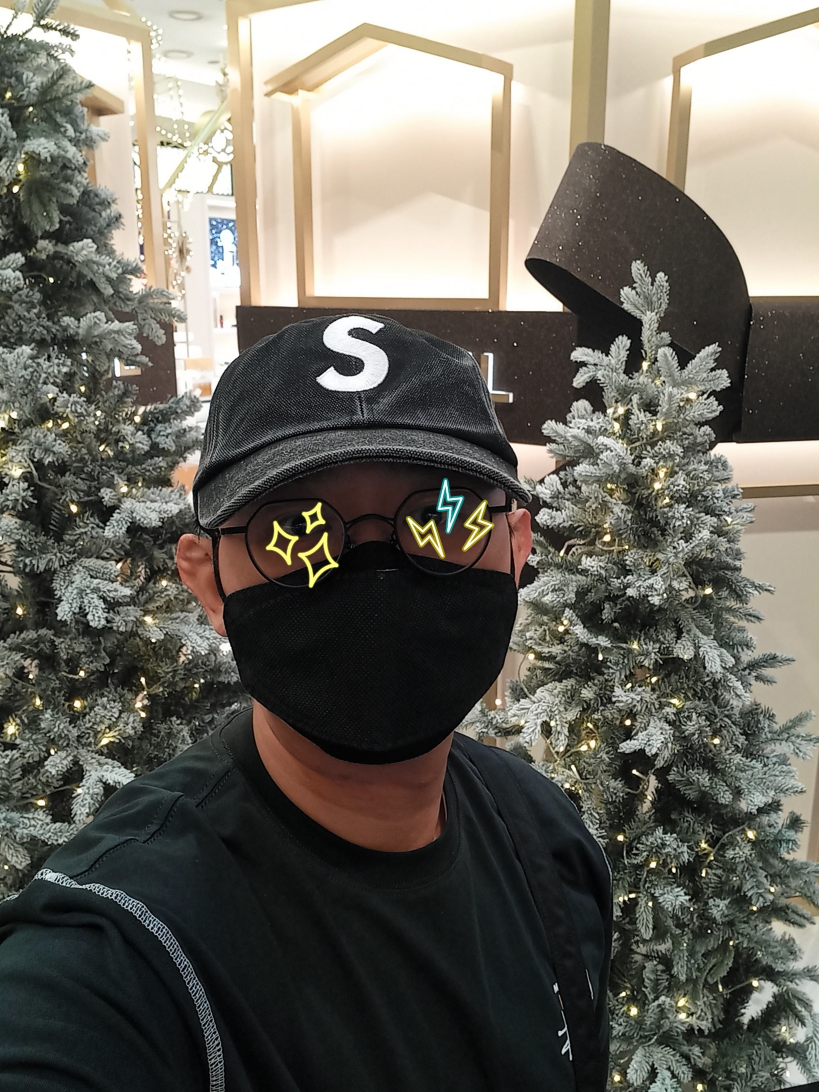 Supreme Pigment S Logo 6-Panel Black - 24FW, Stussy x Mountain Hardwear LS T-Shirt Stealth Grey 착용 스타일 - 4