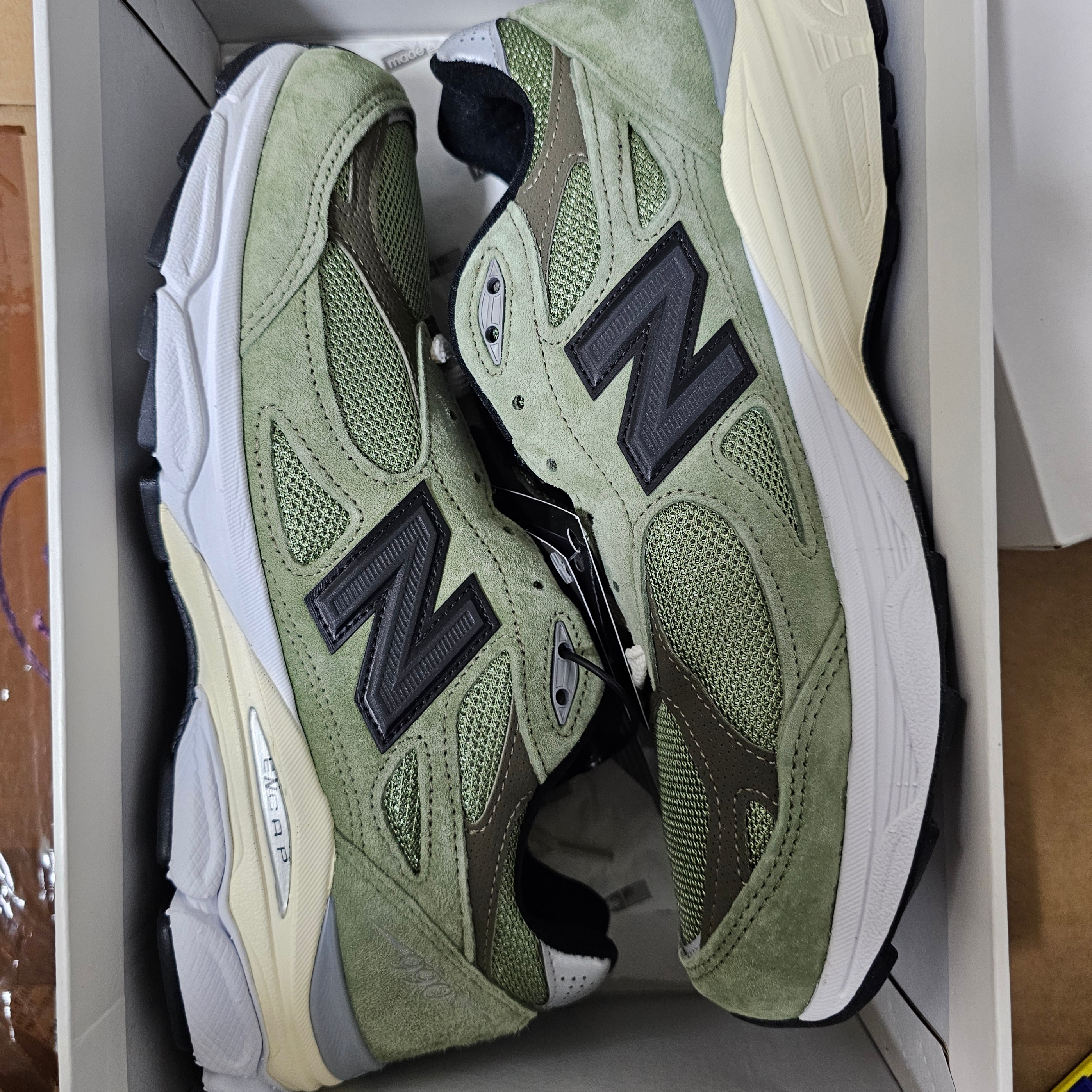 New Balance x JJJJound 990v3 Olive 착용 스타일