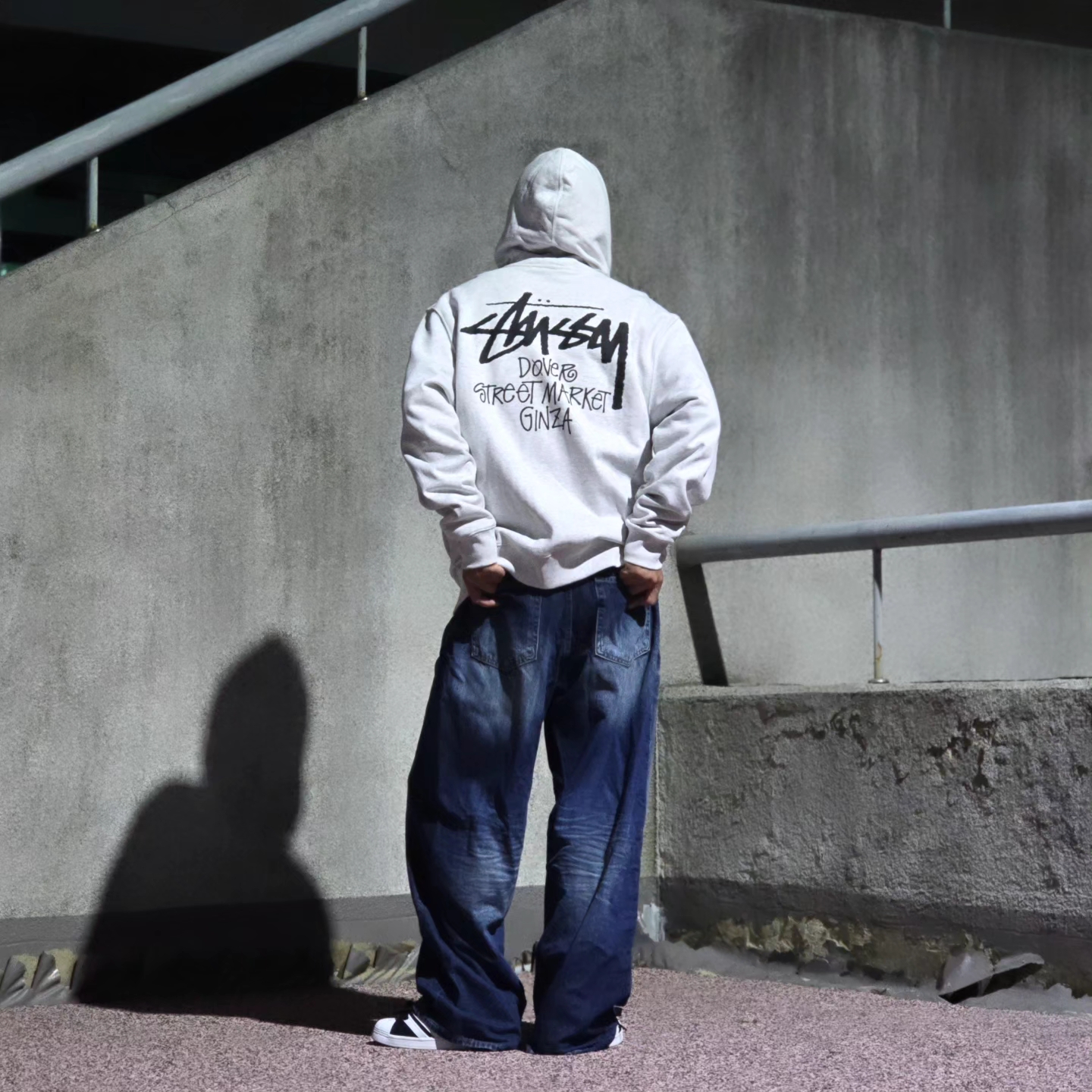 Stussy Stock DSM Ginza Zip Hoodie Ash Heather 2023, Adidas Superstar Supermodified Core Black Cloud White 착용 스타일 - 1