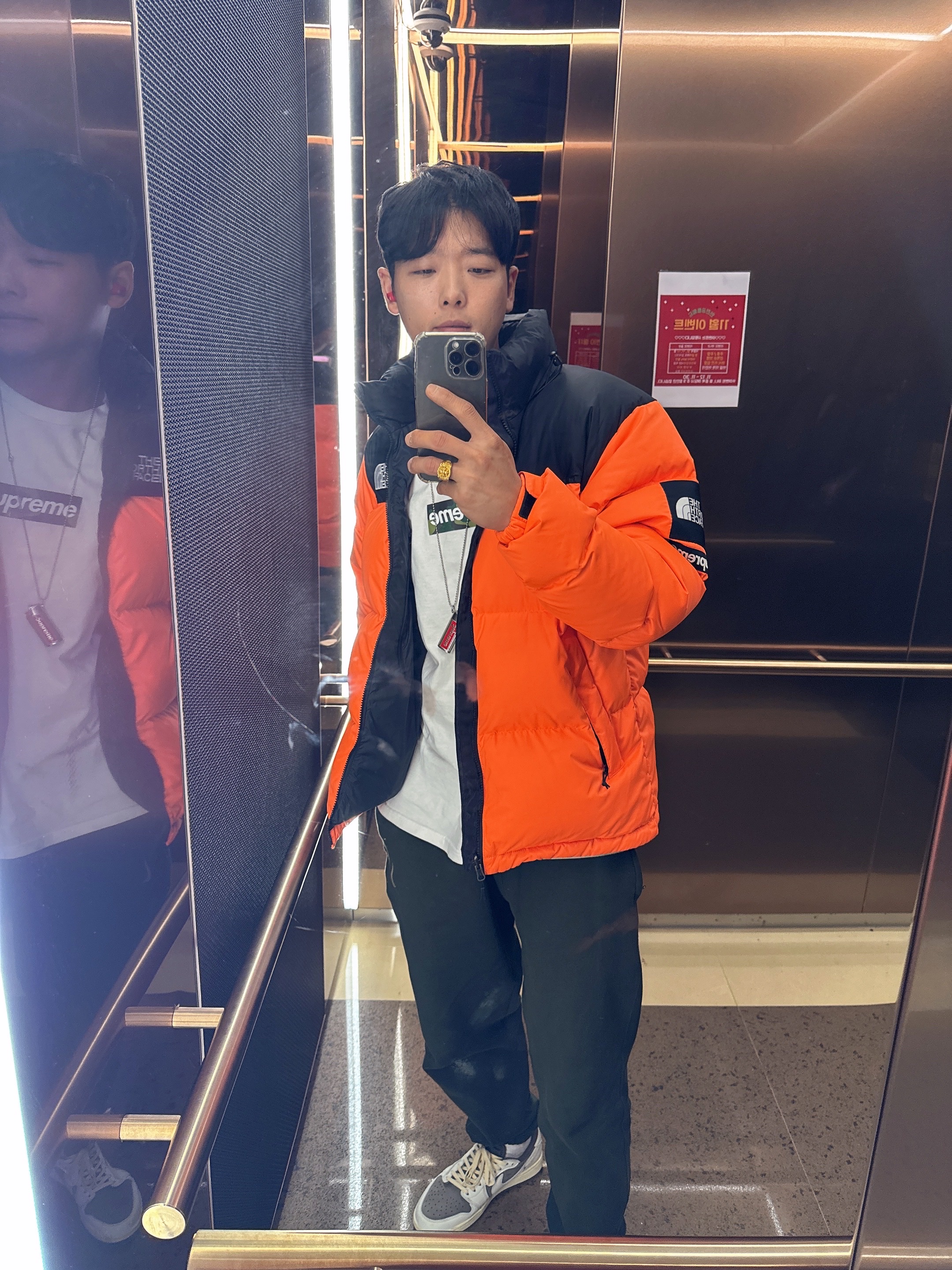 Supreme x The North Face Nuptse Orange - 16FW, Supreme Box Logo T-Shirt White - 23FW 착용 스타일 - 2