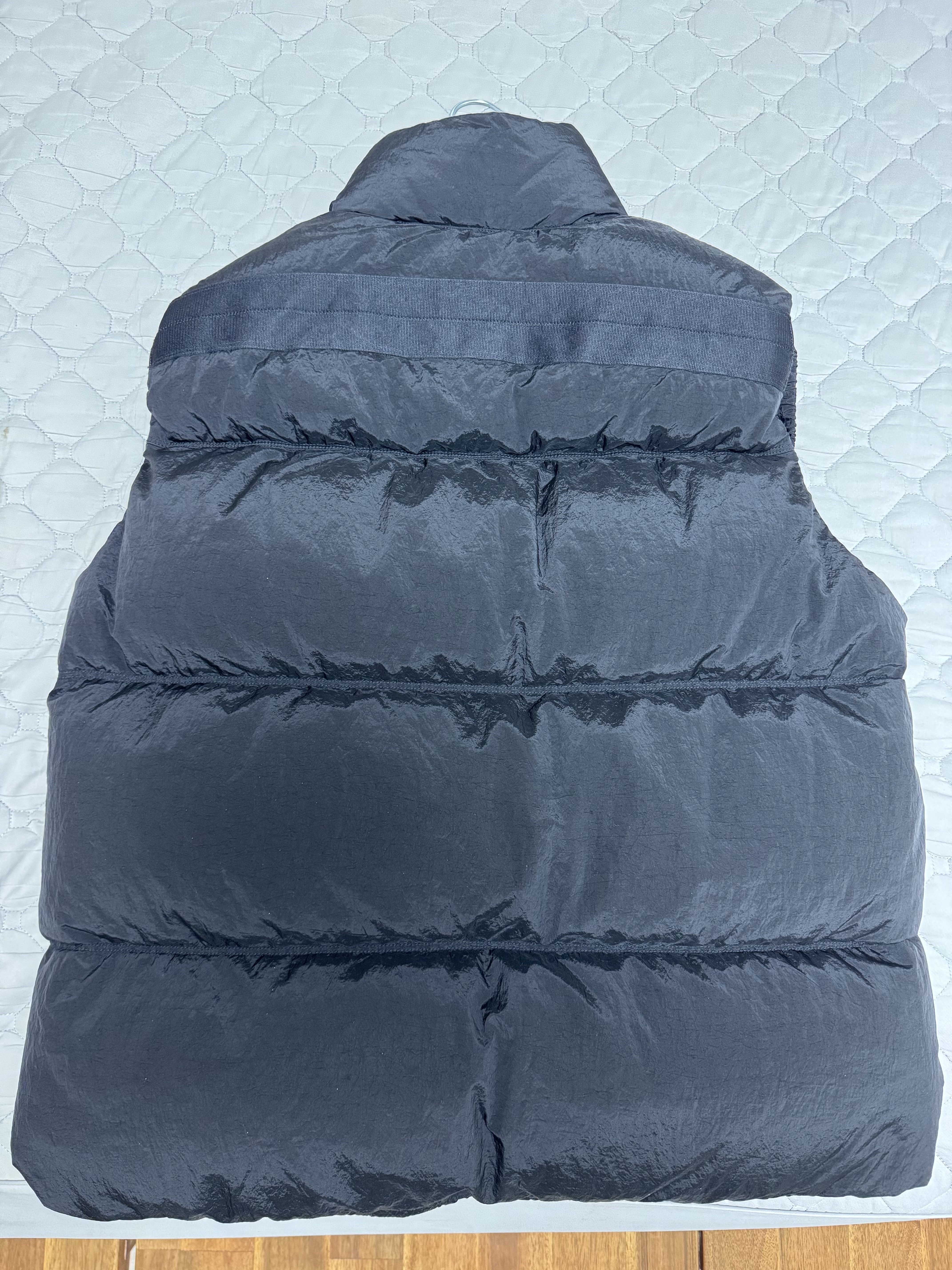 Stone Island G0419 Nylon Metal in Econyl Down Zip Vest with Anti Drop Black - 24FW 착용 스타일 - 3