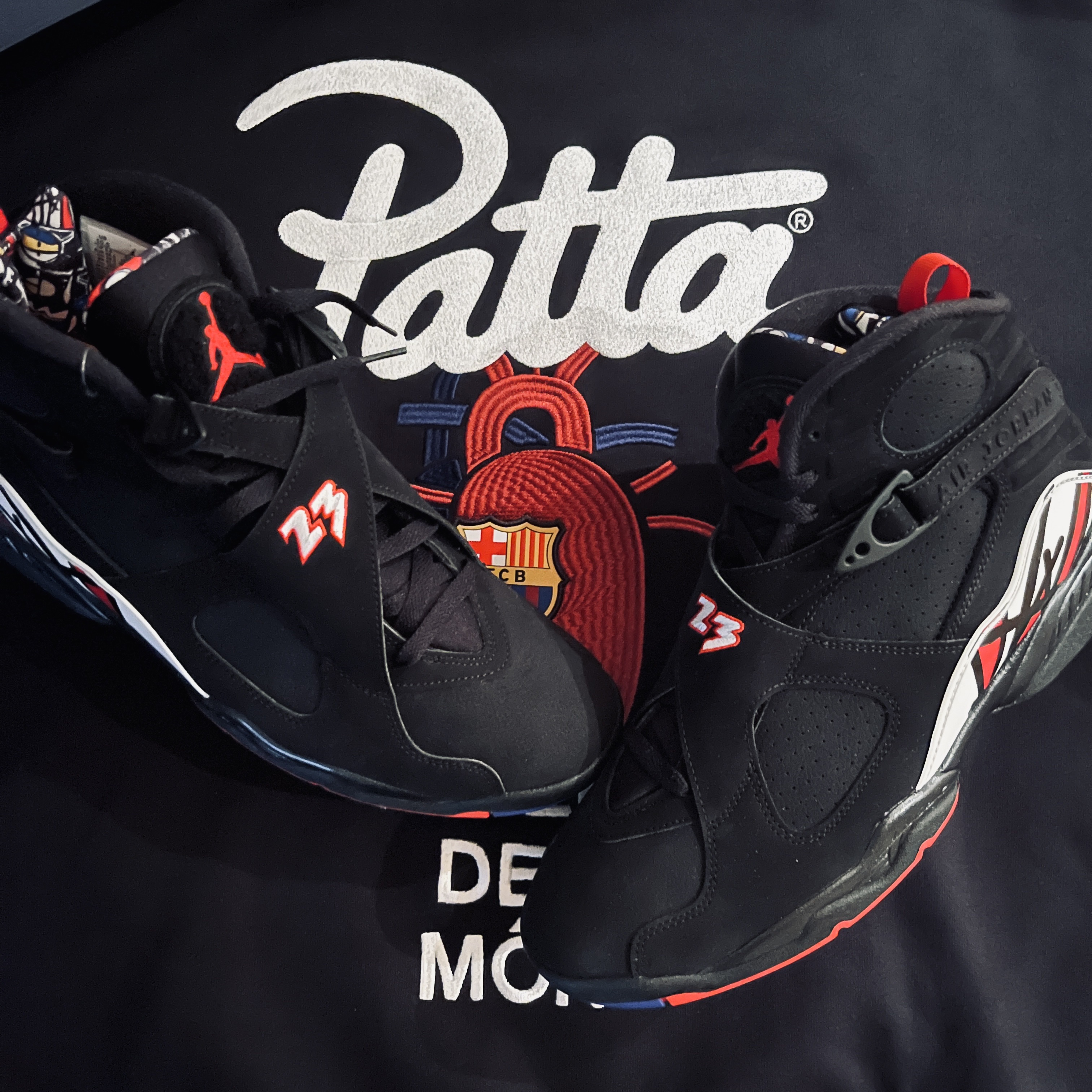 Jordan 8 Retro Playoffs 2023, Nike x Patta x FC Barcelona Solo Swoosh Hoodie Culers del Món (FD4147-010) 착용 스타일 - 3