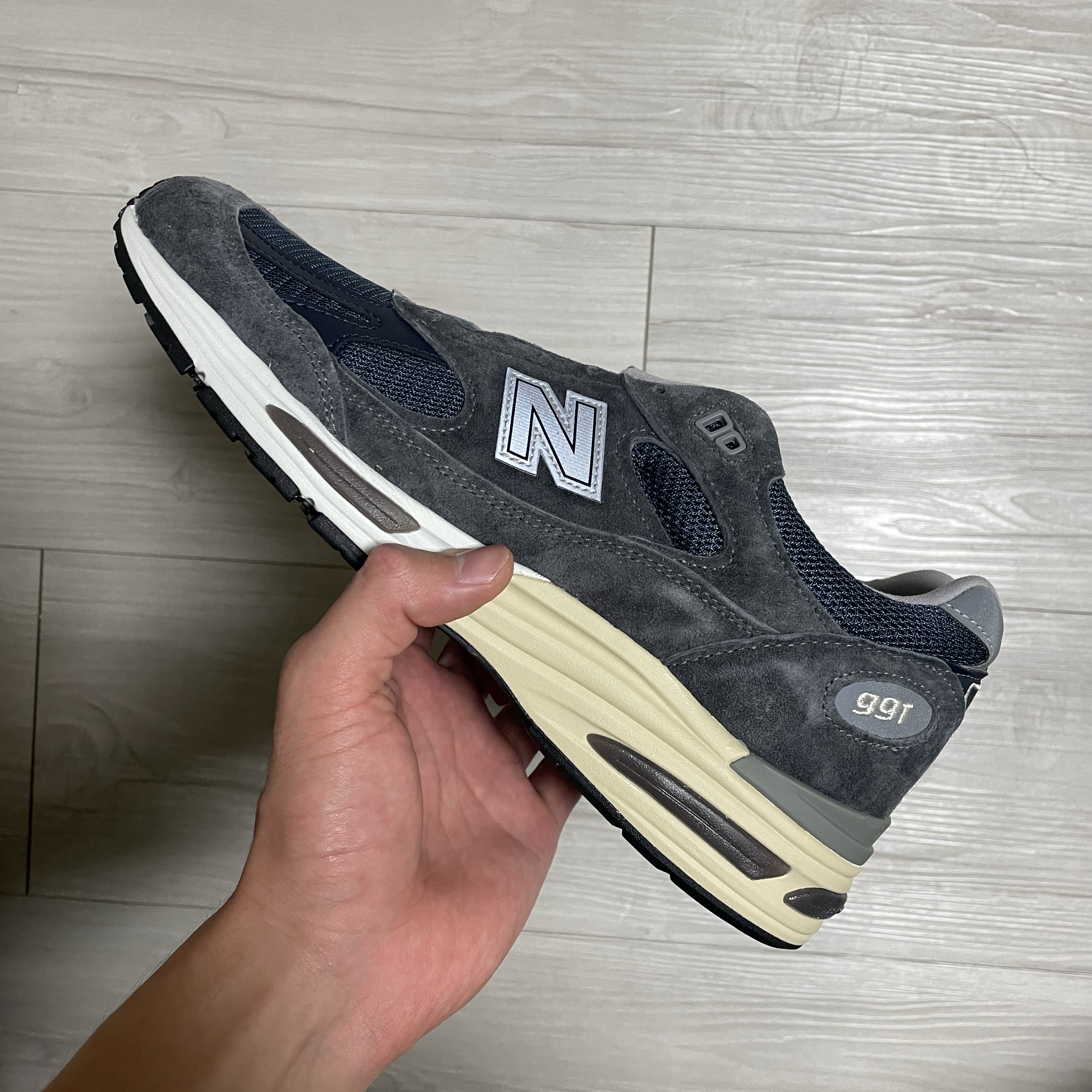 New Balance 991v2 Made in UK Dark Gull Grey 착용 스타일