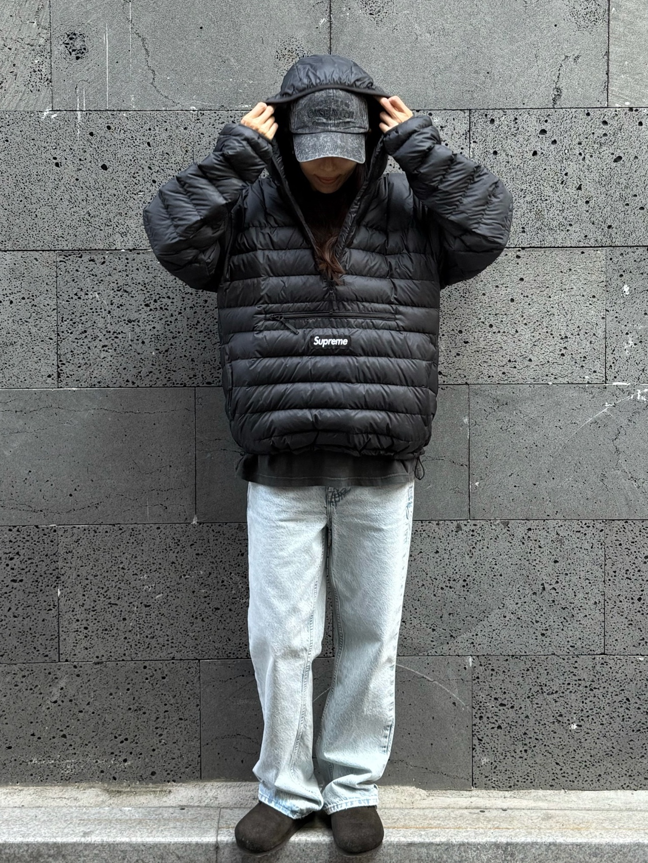 Supreme Micro Down Half Zip Hooded Pullover Black - 24FW, Birkenstock Boston Shearling Mocha - Regular 착용 스타일 - 1