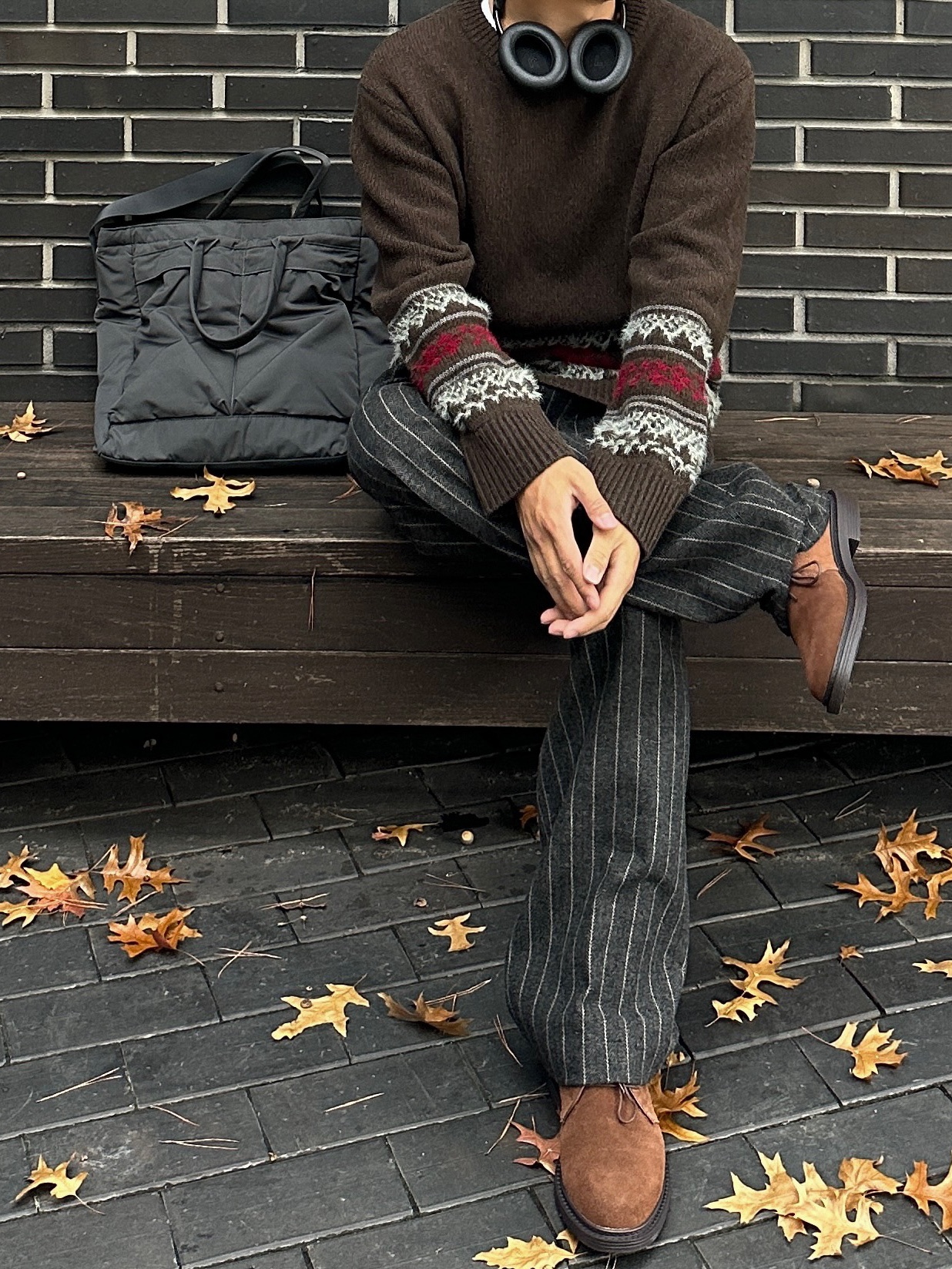 Uniqlo 2-Way Utility Bag Gray 착용 스타일 - 4