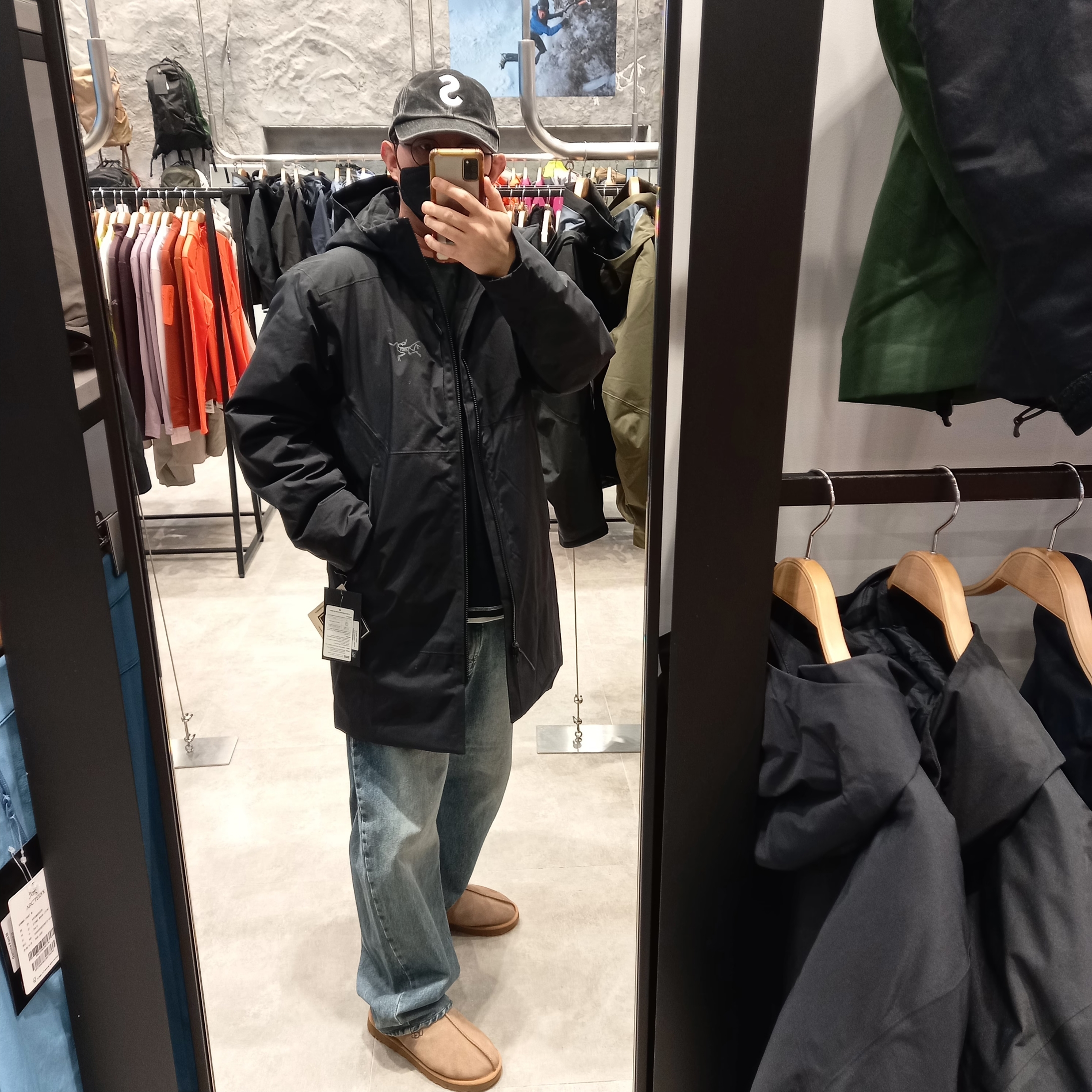 Arc'teryx Ralle Down Parka Black, Supreme Pigment S Logo 6-Panel Black - 24FW 착용 스타일 - 1