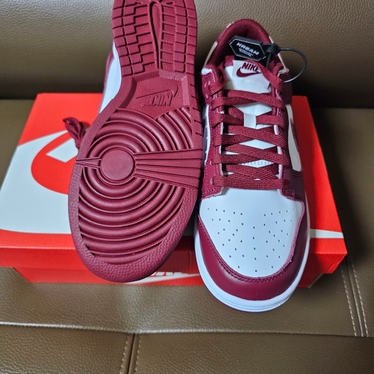 Nike Dunk Low Retro Team Red 착용 스타일 - 3