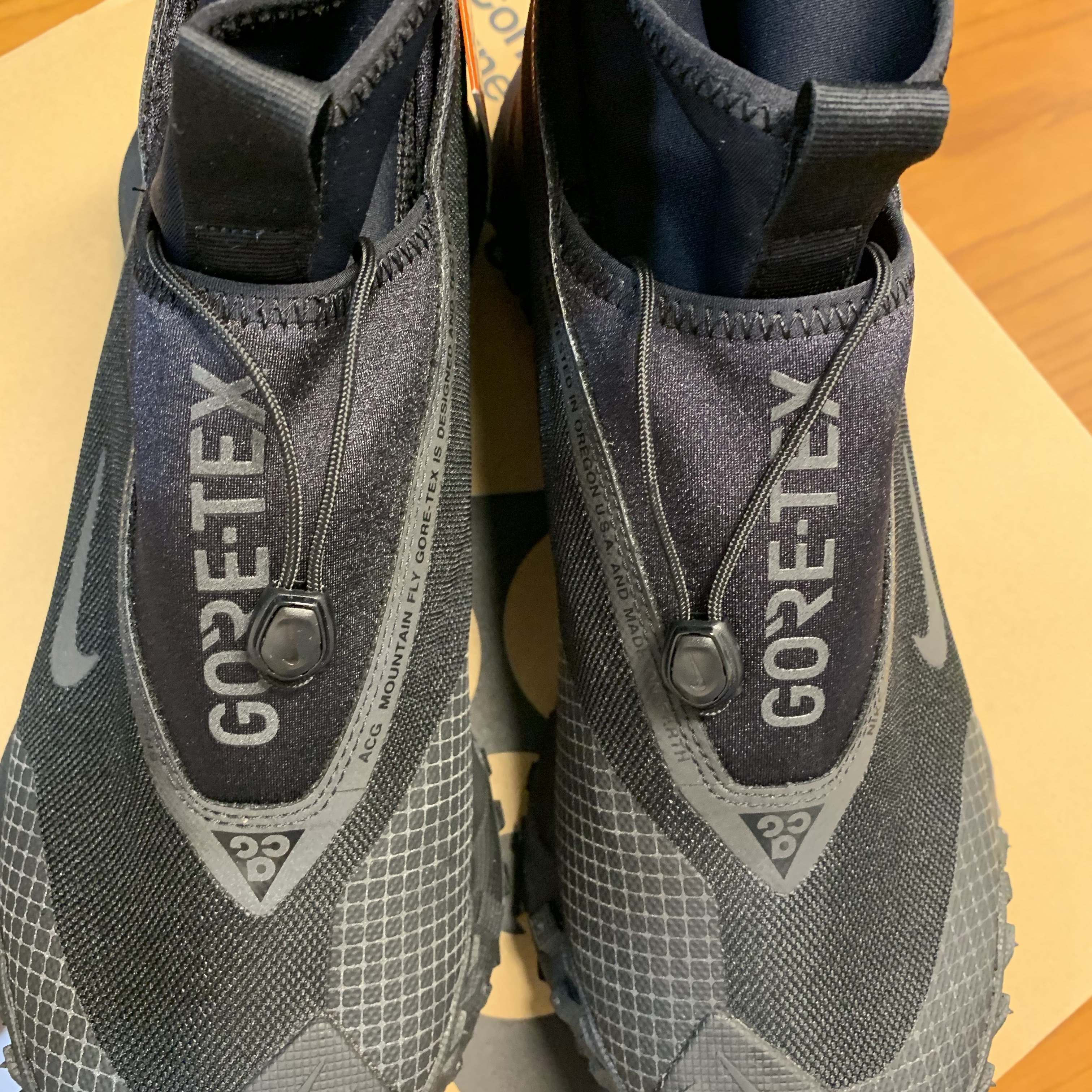Nike ACG Mountain Fly Gore-Tex Black and Dark Grey 착용 스타일