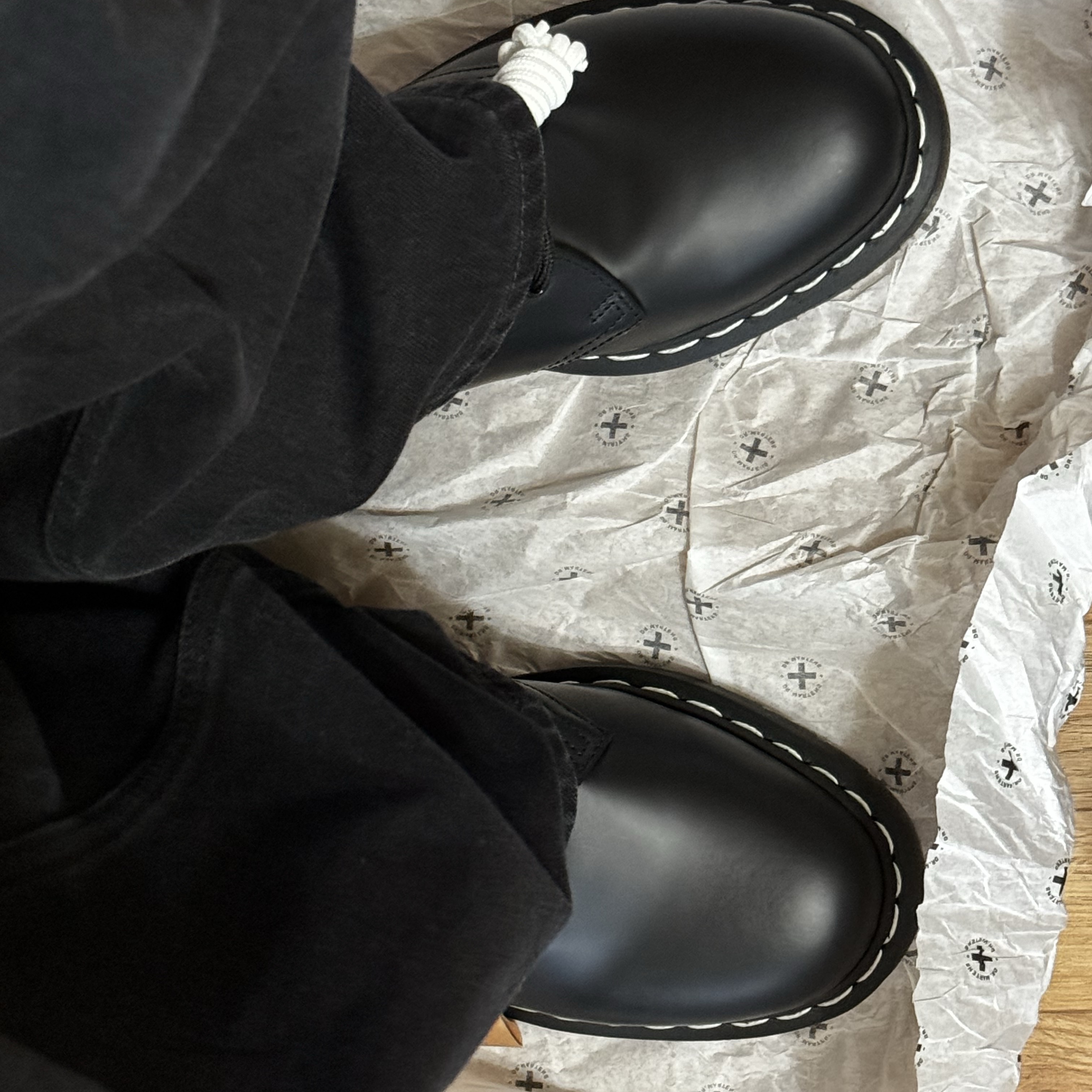 Dr. Martens 1461 WS Black Smooth 착용 스타일 - 1