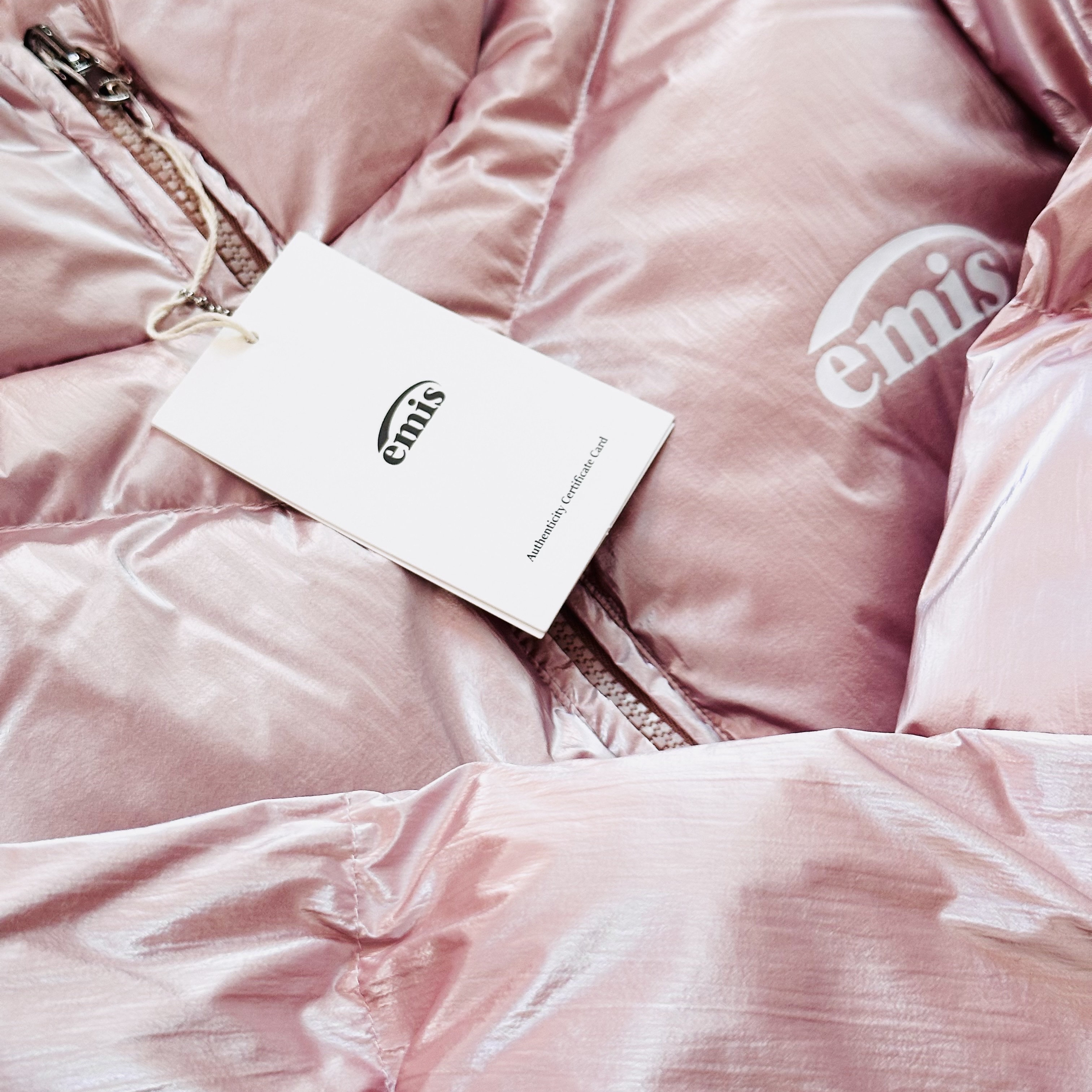 (W) Emis Luster Reversible Down Jacket Pink 착용 스타일