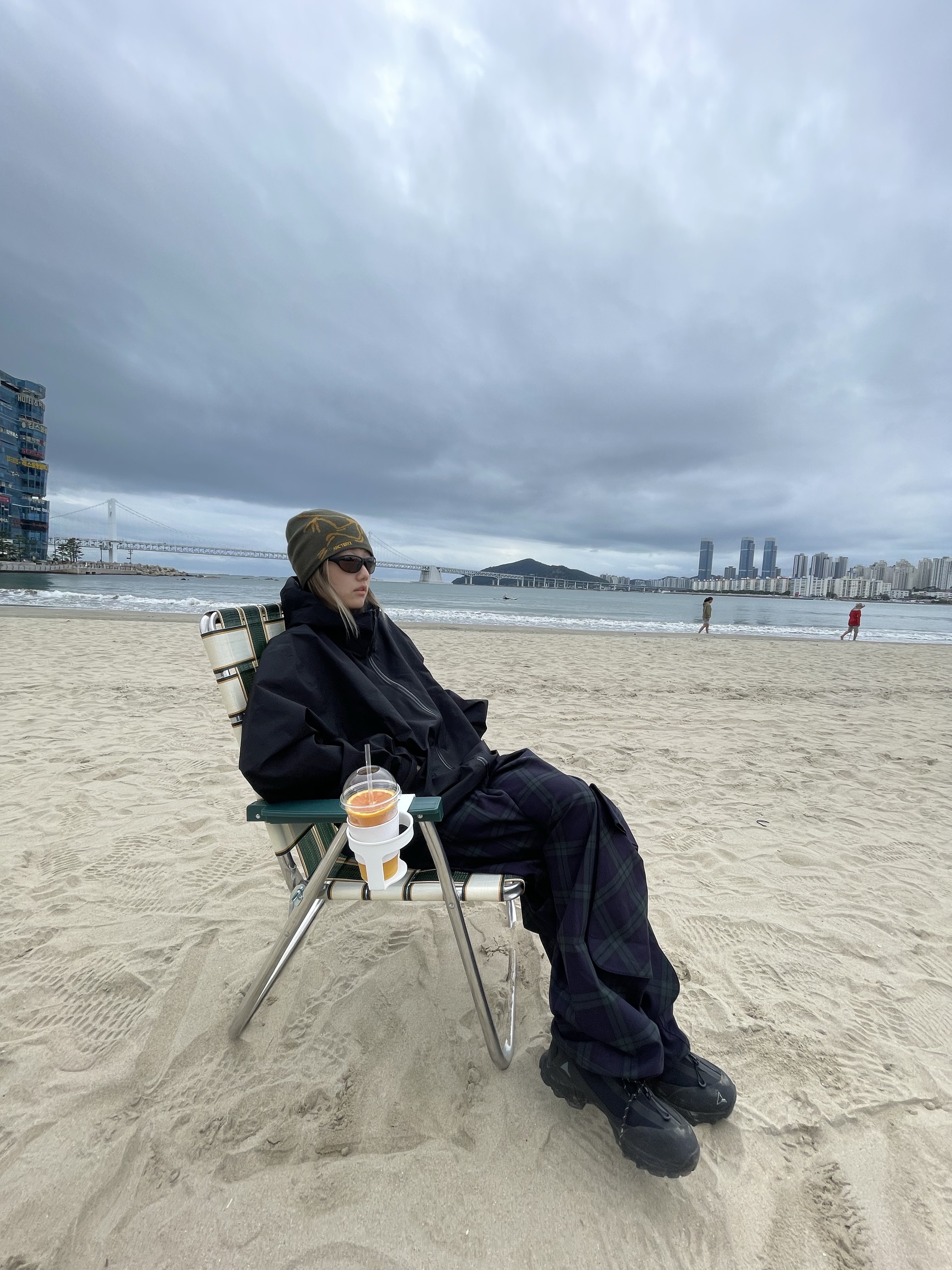 Arc'teryx Beta Jacket Black, Roa Hiking Teri Black 착용 스타일 - 3