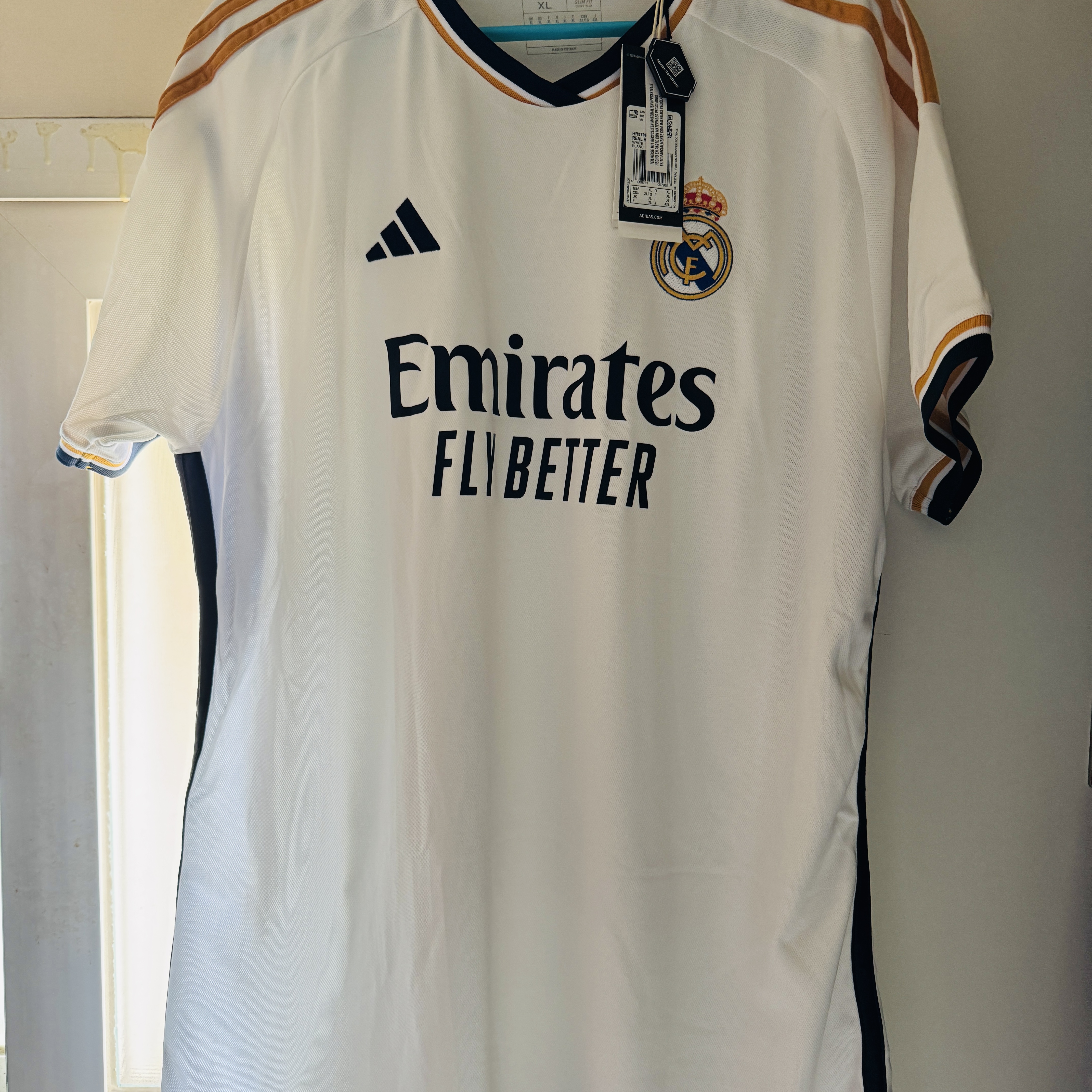 Adidas Real Madrid 2023/24 Home Jersey White - US Sizing (Non Marking Ver.) 착용 스타일 - 2