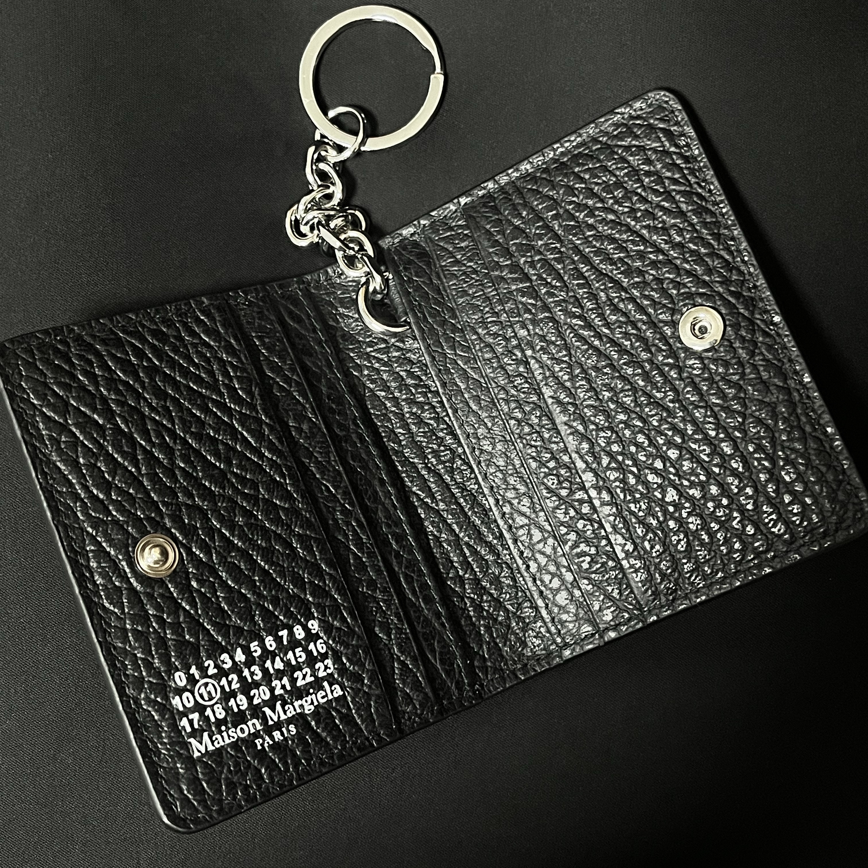 Maison Margiela Keyring Wallet Black 착용 스타일 - 2