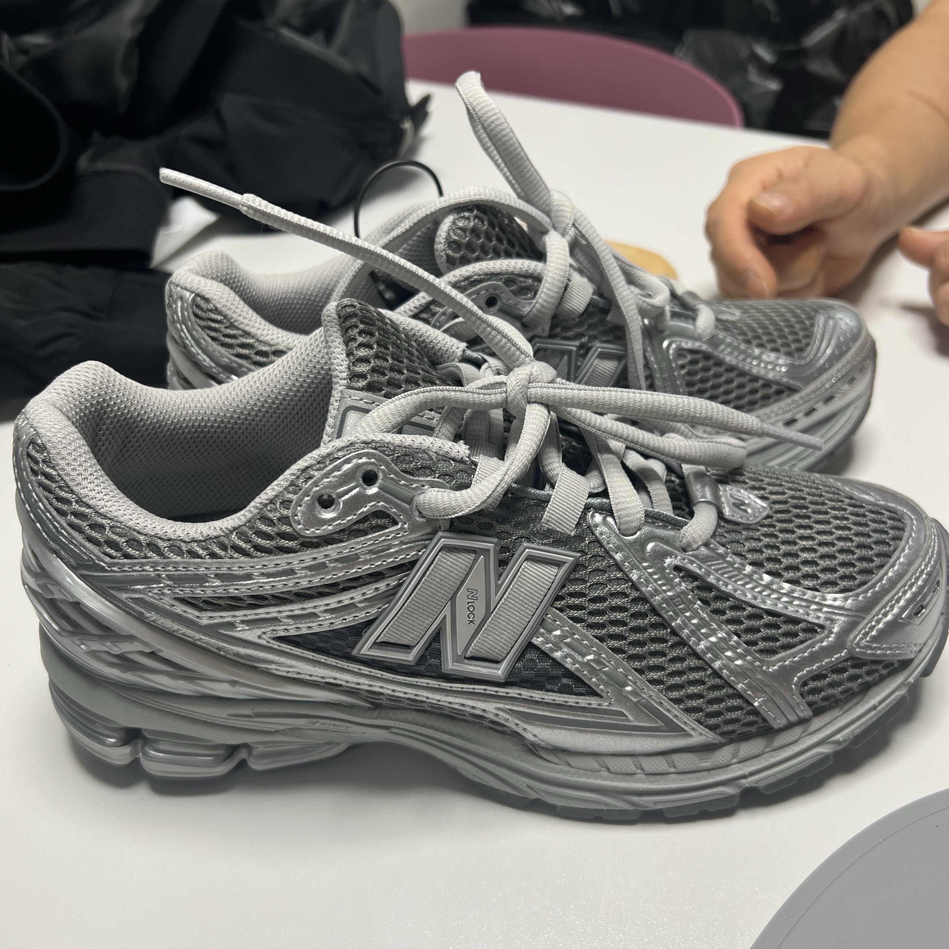 New Balance 1906R Harbor Grey Silver Metalic 착용 스타일