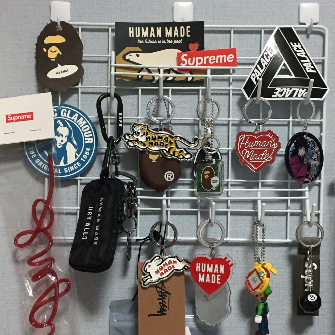 Stussy 8 Ball Keychain Black, Human Made Heart Keyring Red 착용 스타일