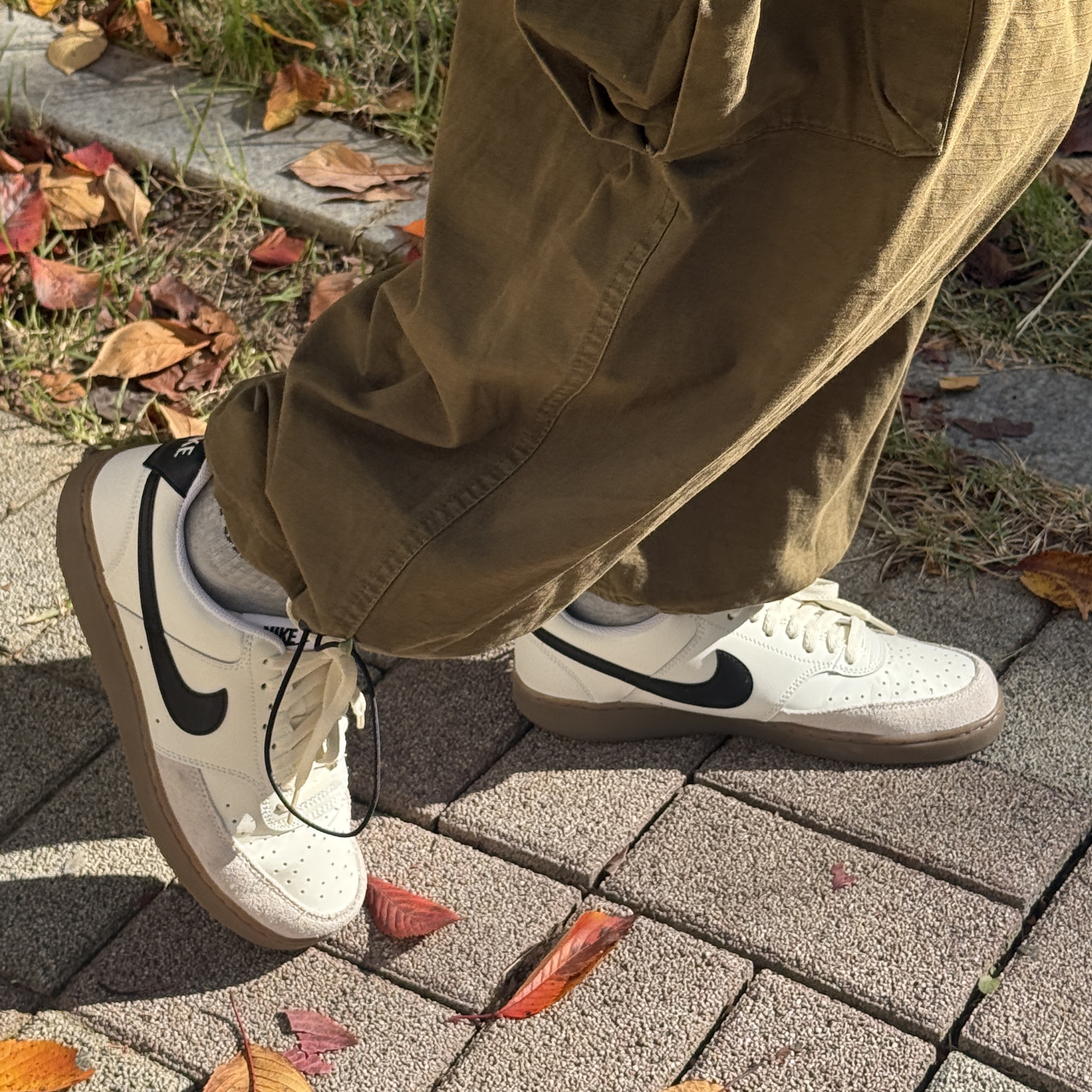 Nike Court Vision Low Sail Light Orewood Brown 착용 스타일