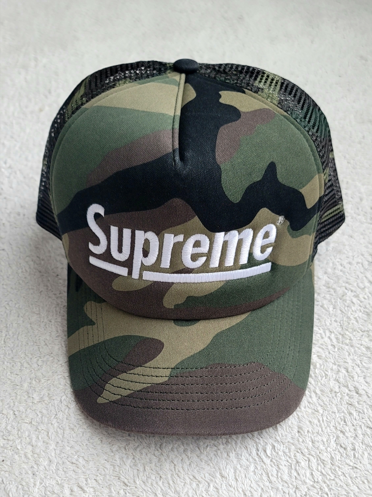 Supreme Underline Mesh Back 5-Panel Woodland Camo - 24FW 착용 스타일