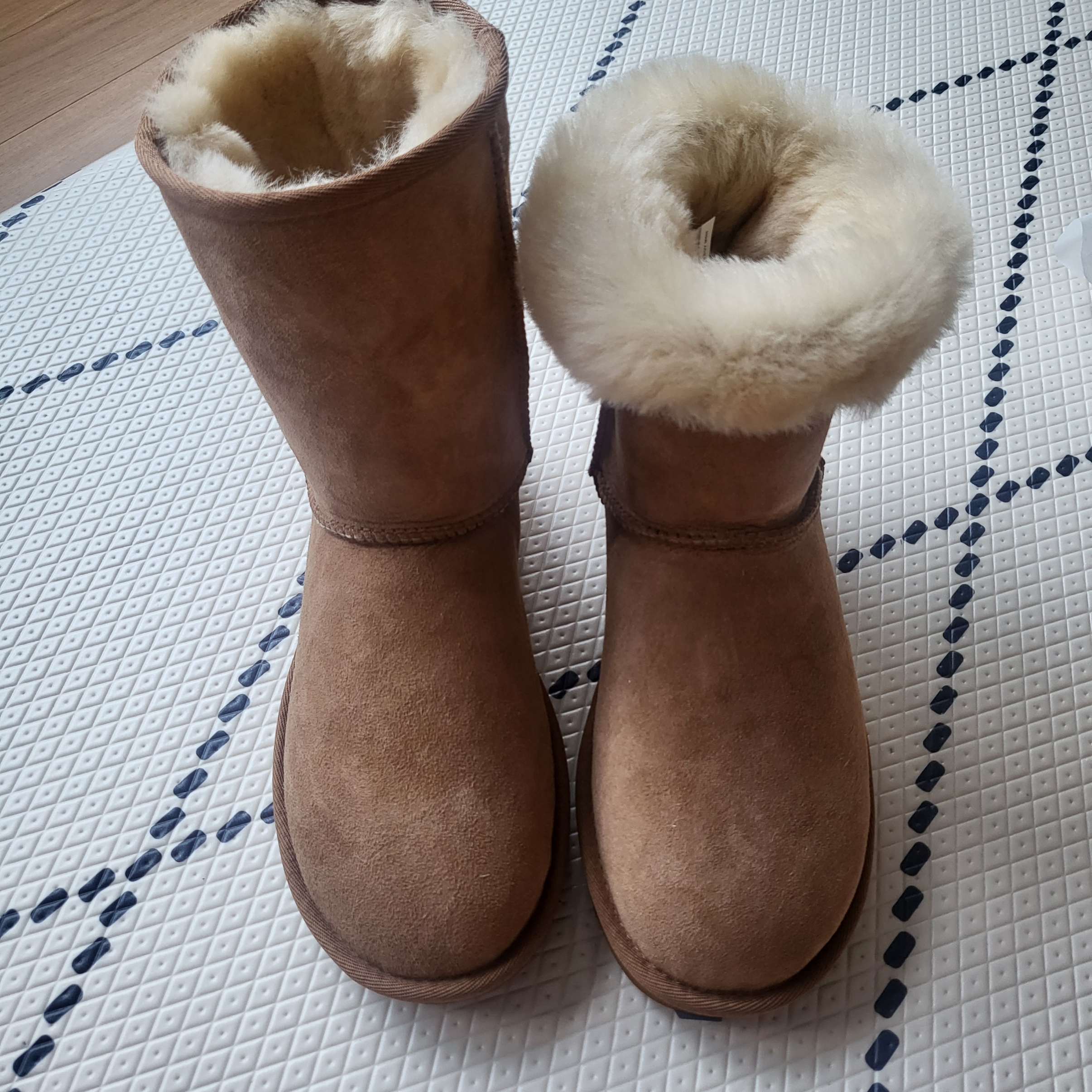 (W) UGG Classic Short II Boots Chestnut 착용 스타일