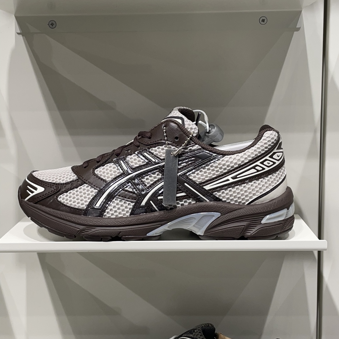 Asics Gel-1130 Smoke Grey Java 착용 스타일