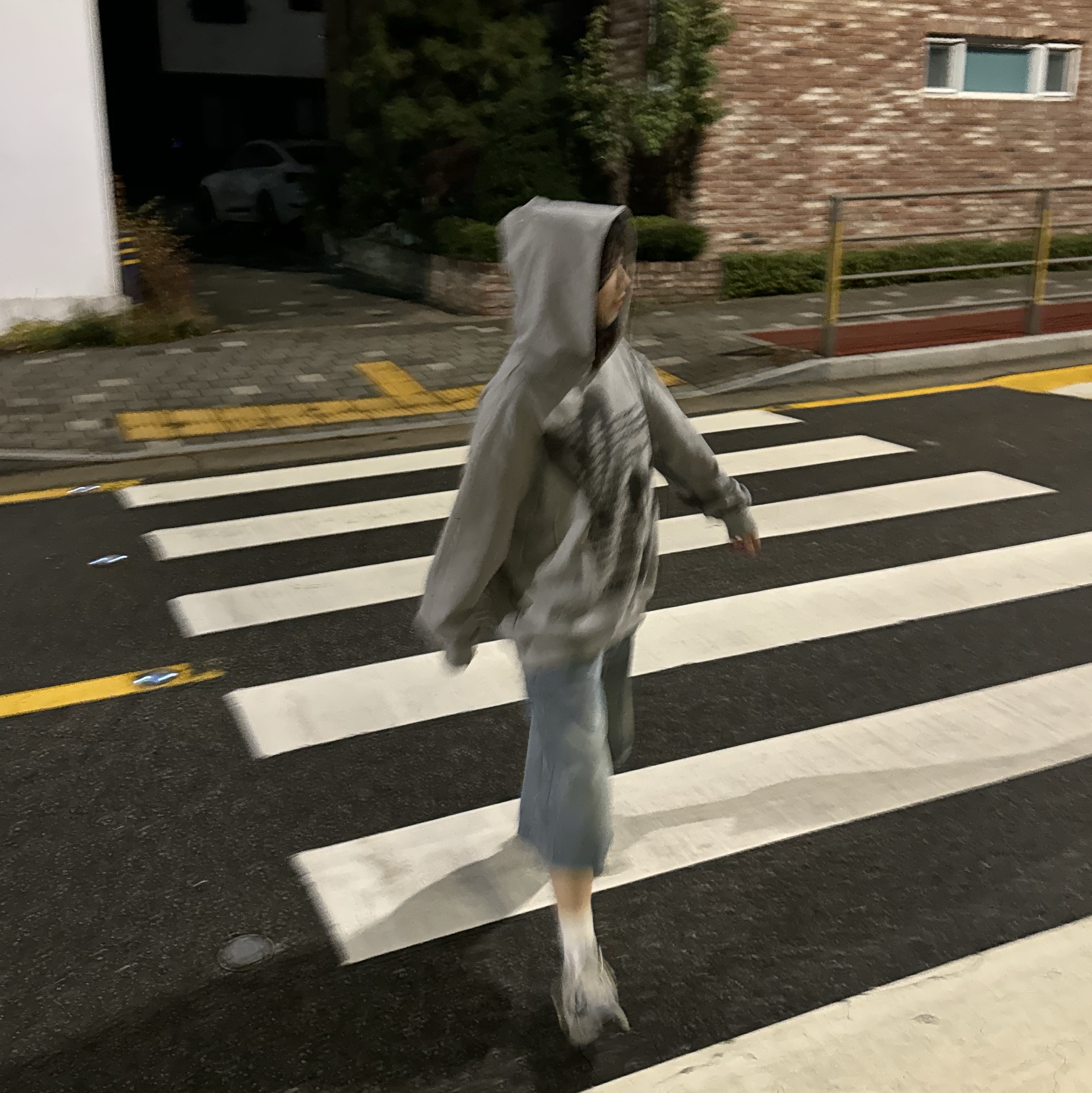 The Museum Visitor Heart Sprayed Hoody Grey - 22PF, Asics Gel-Kayano 14 Black Glacier Grey 착용 스타일 - 4