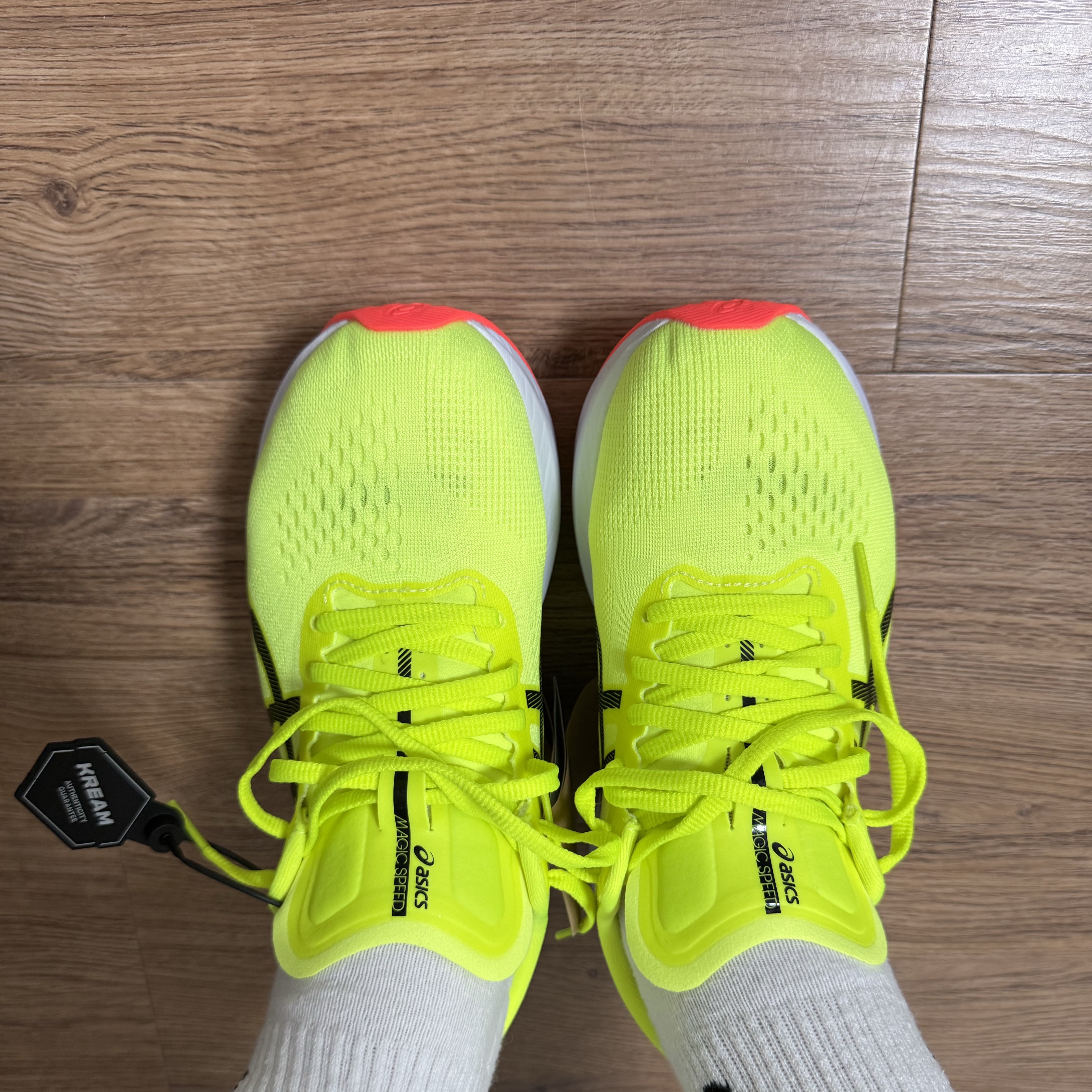 Asics Magic Speed 4 Safety Yellow Black - 2E Wide 착용 스타일