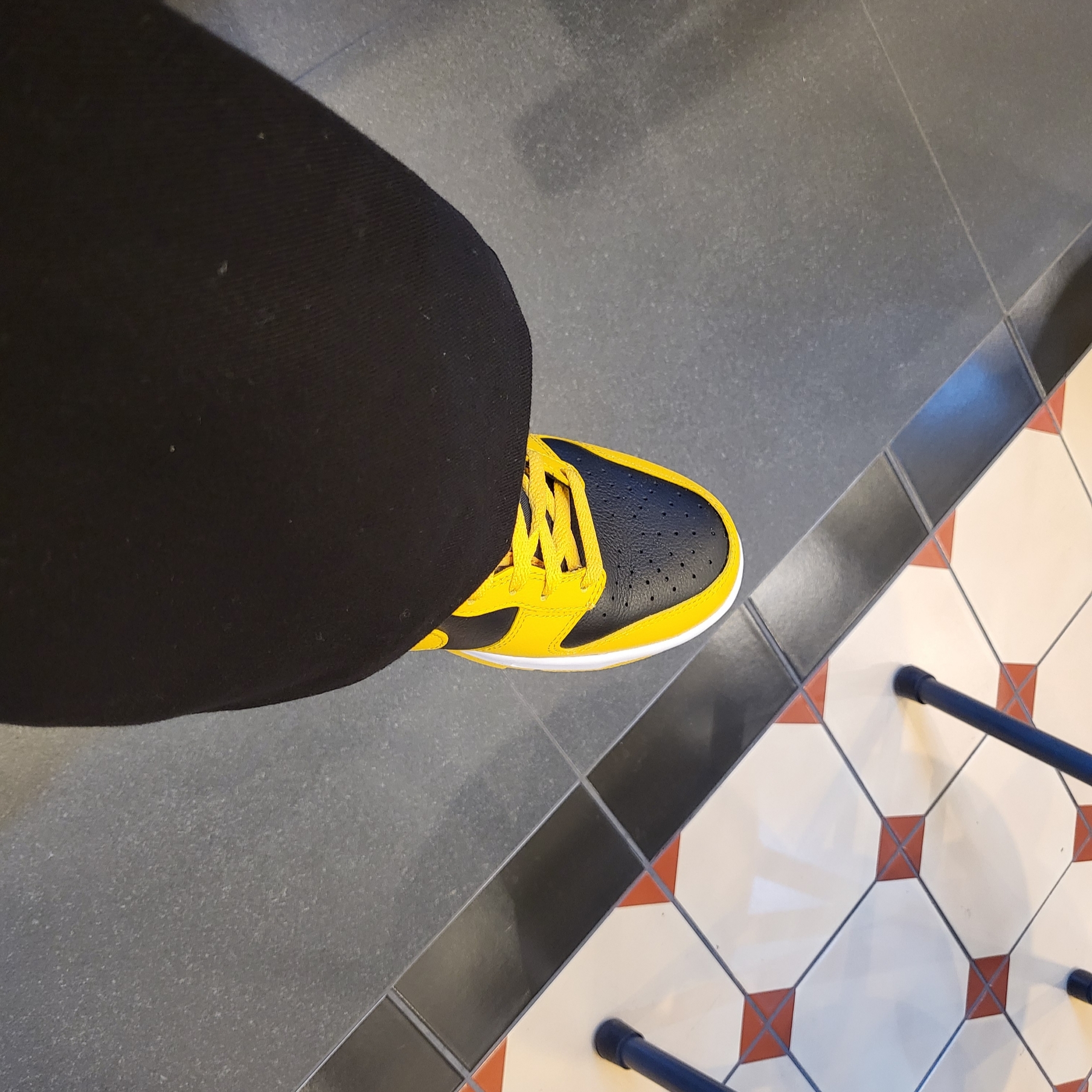 Nike Wu-Tang Clan Dunk High Black and Pollen 착용 스타일 - 2