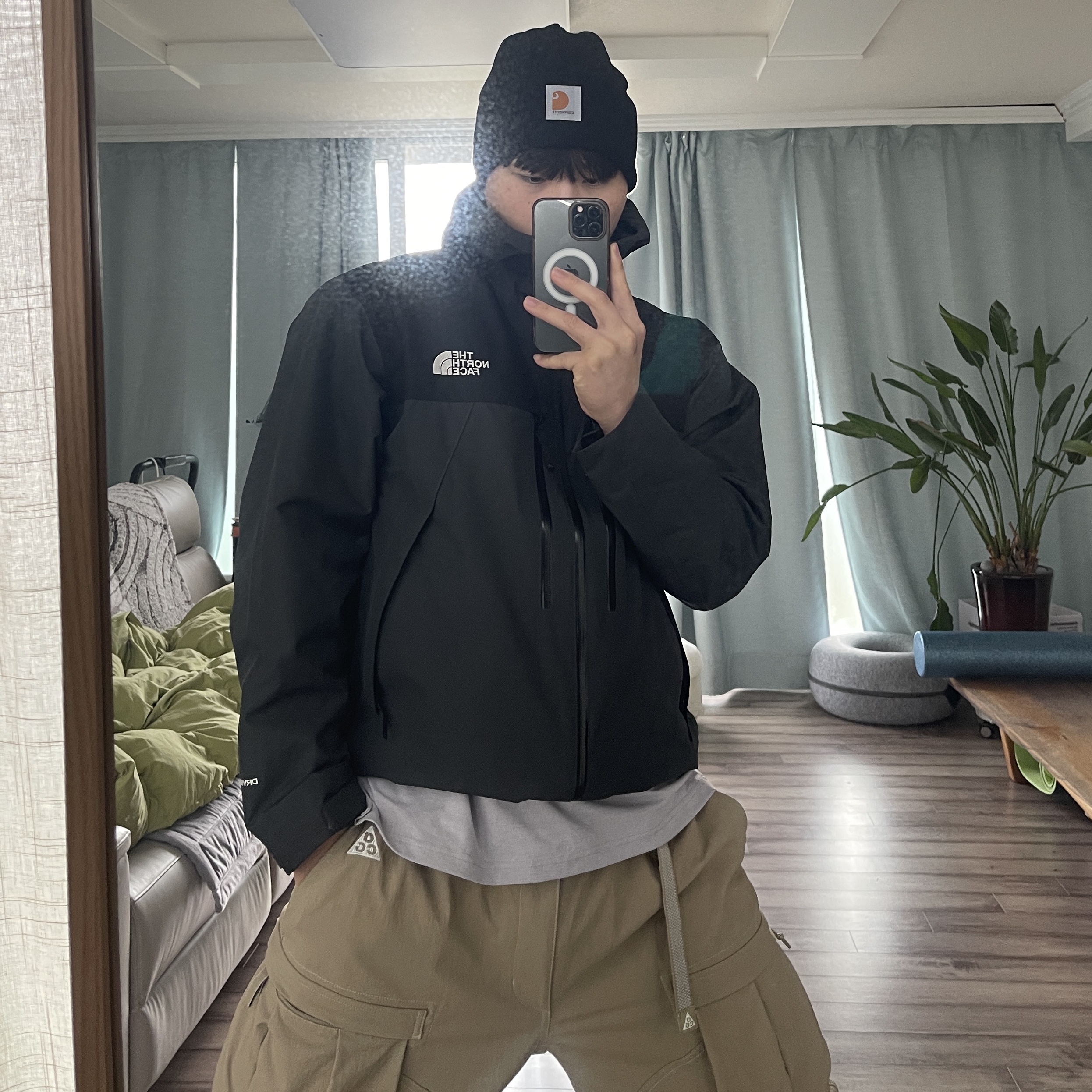 Nike ACG Smith Summit Cargo Pants Khaki Iron Ore - US/EU, The North Face White Label Mountain Peak Jacket Royal Blue 착용 스타일