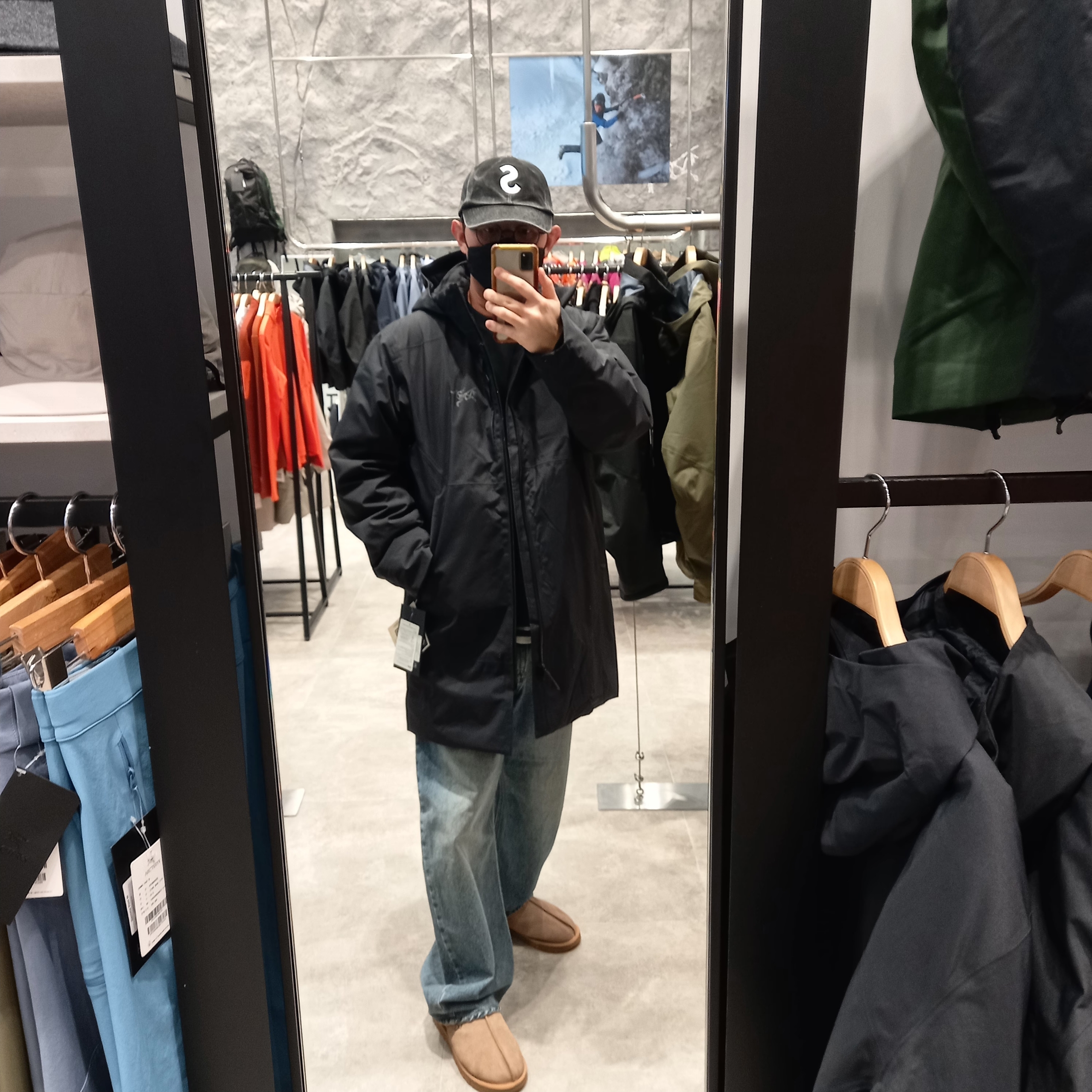 Arc'teryx Ralle Down Parka Black, Supreme Pigment S Logo 6-Panel Black - 24FW 착용 스타일 - 2