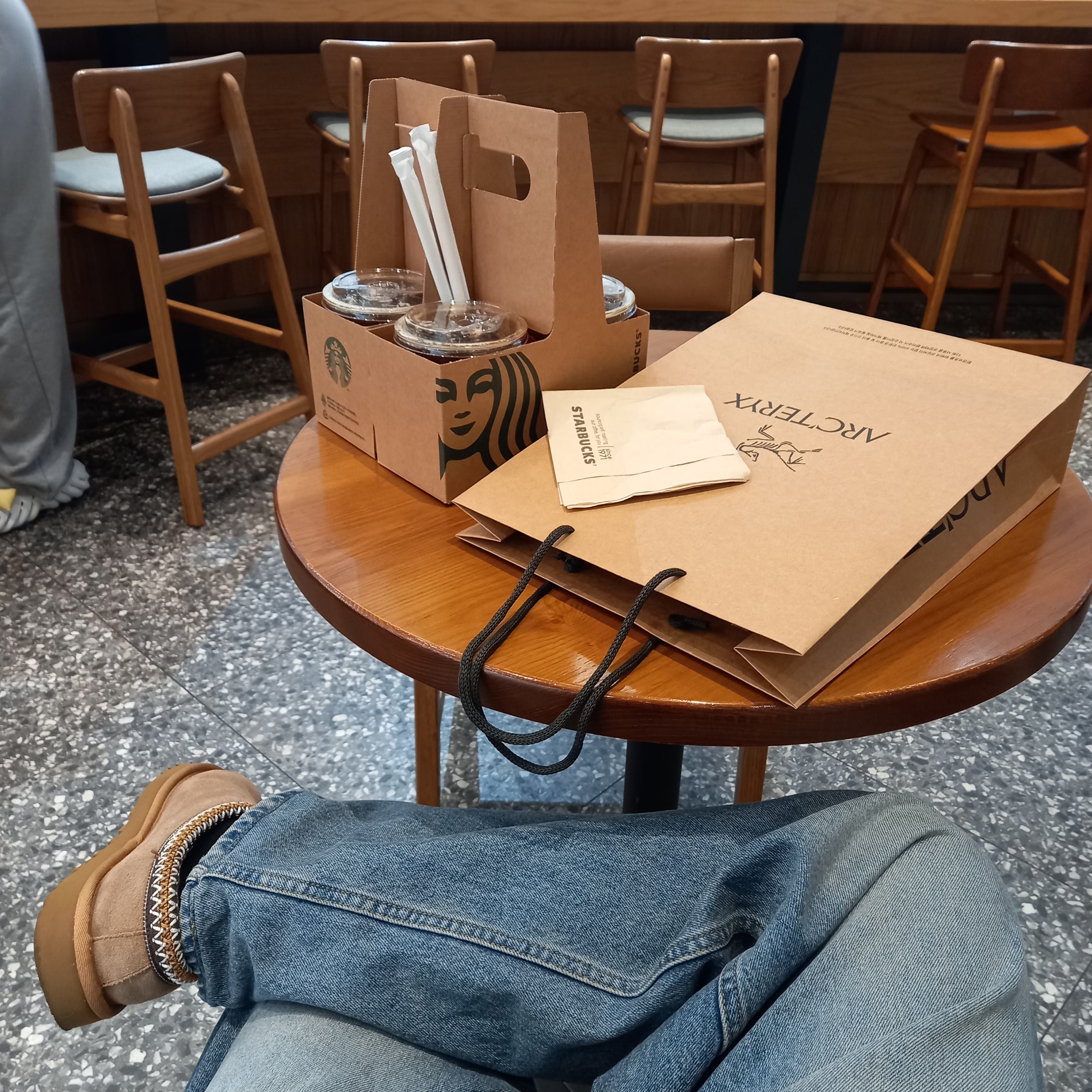 UGG Tasman Slipper Chestnut 착용 스타일 - 1