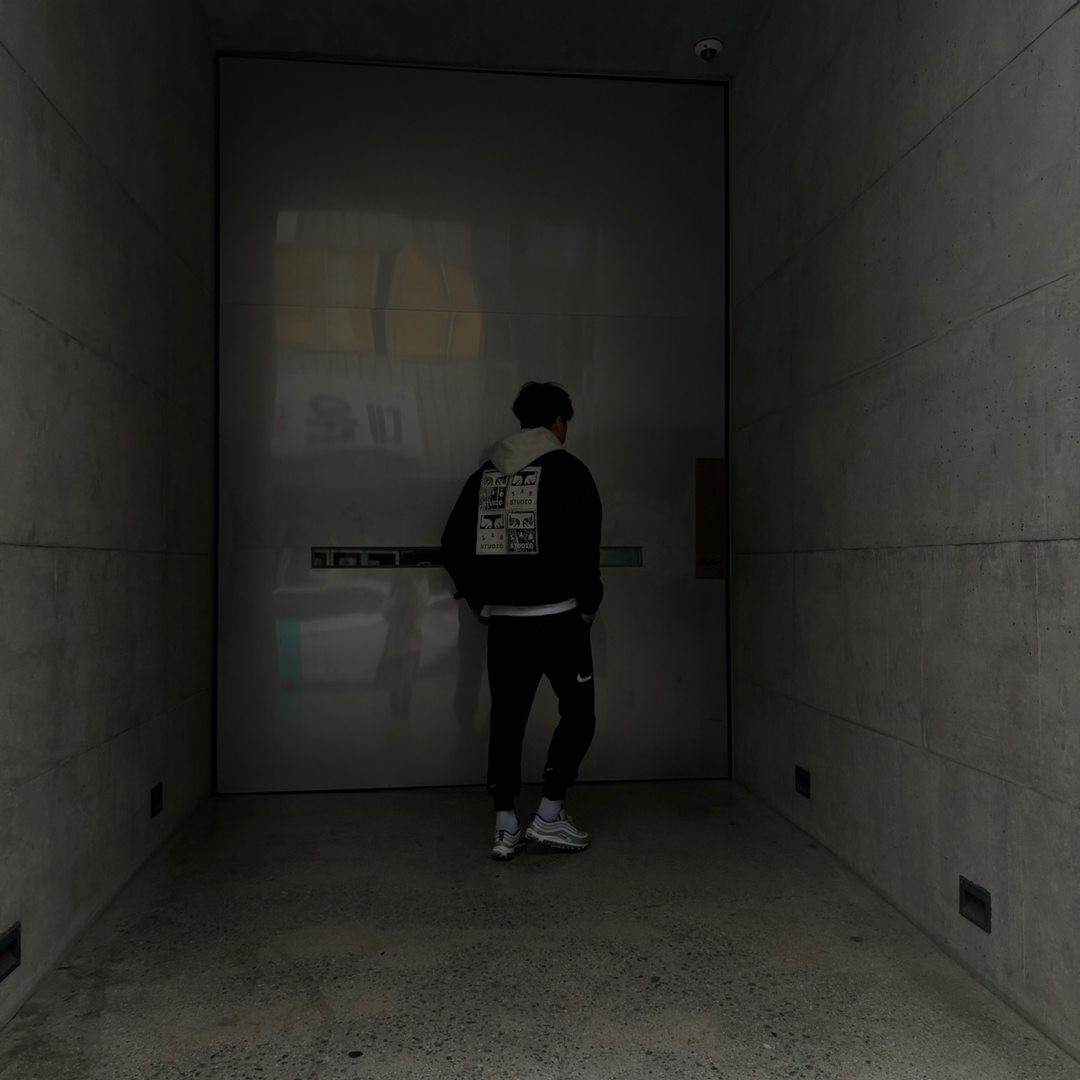 IAB Studio x Obey Poster Zip Jacket Anthracite 착용 스타일 - 2
