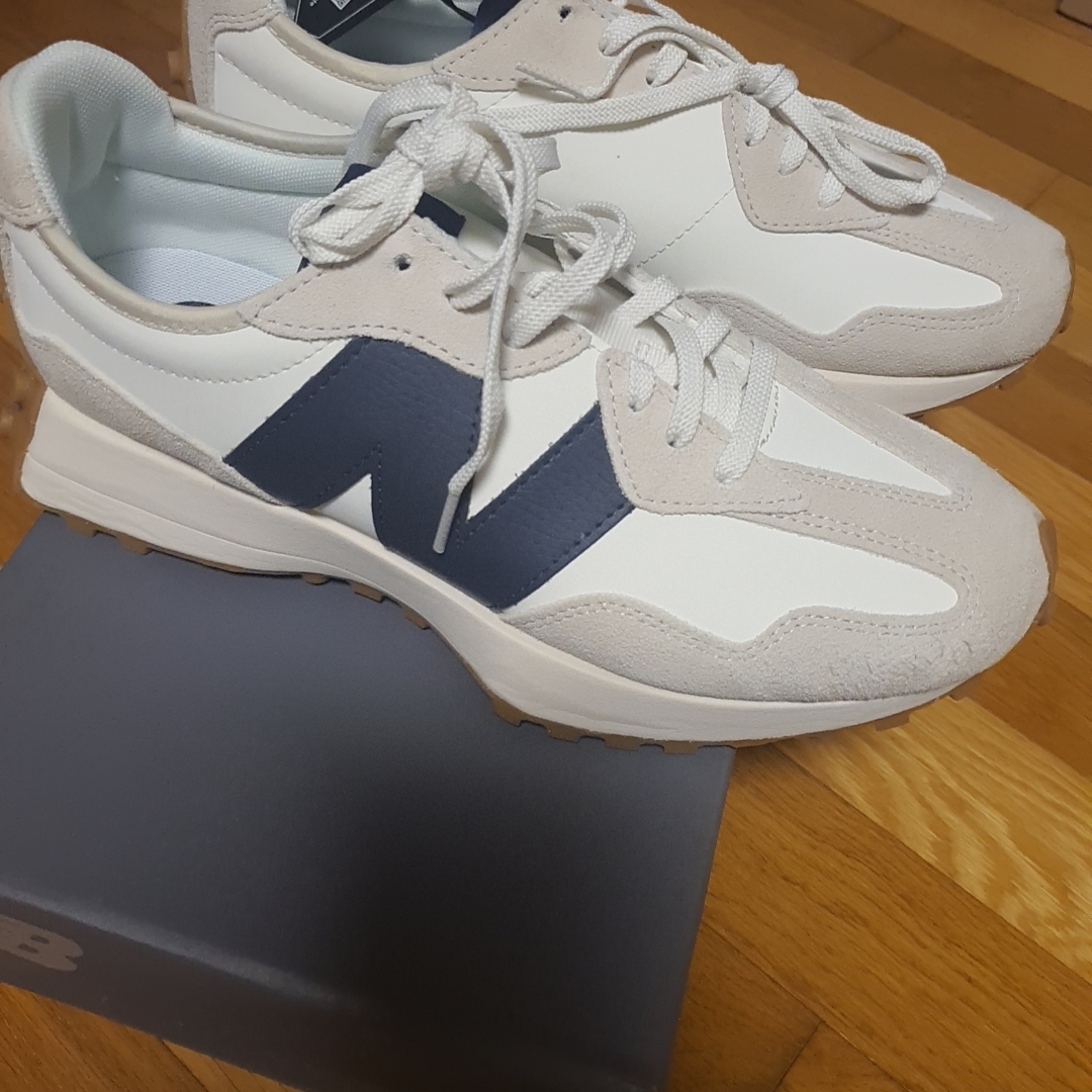 (W) New Balance 327 Beige Gum 착용 스타일
