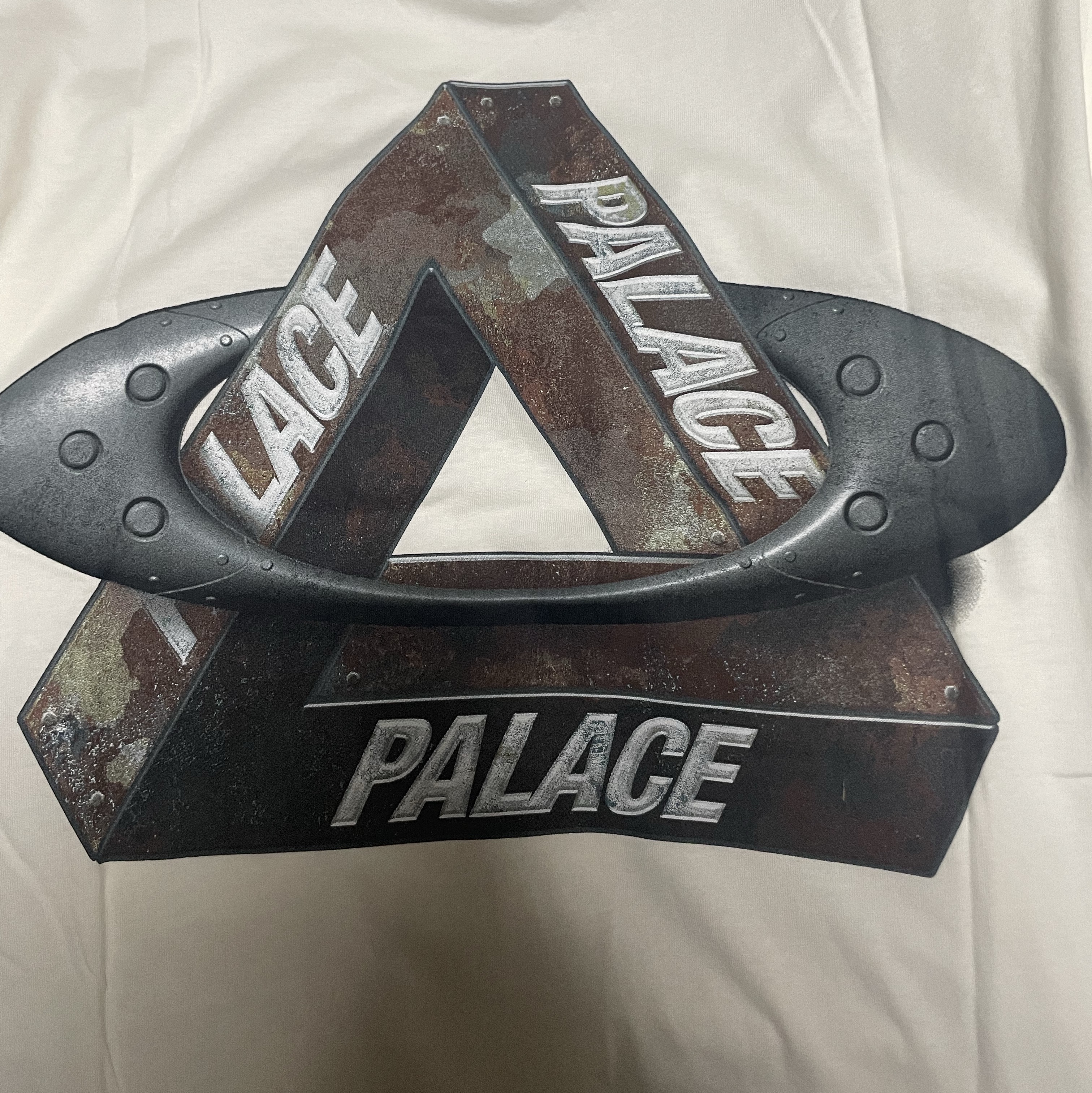 Palace x Oakley T-Shirt White - 24FW 착용 스타일