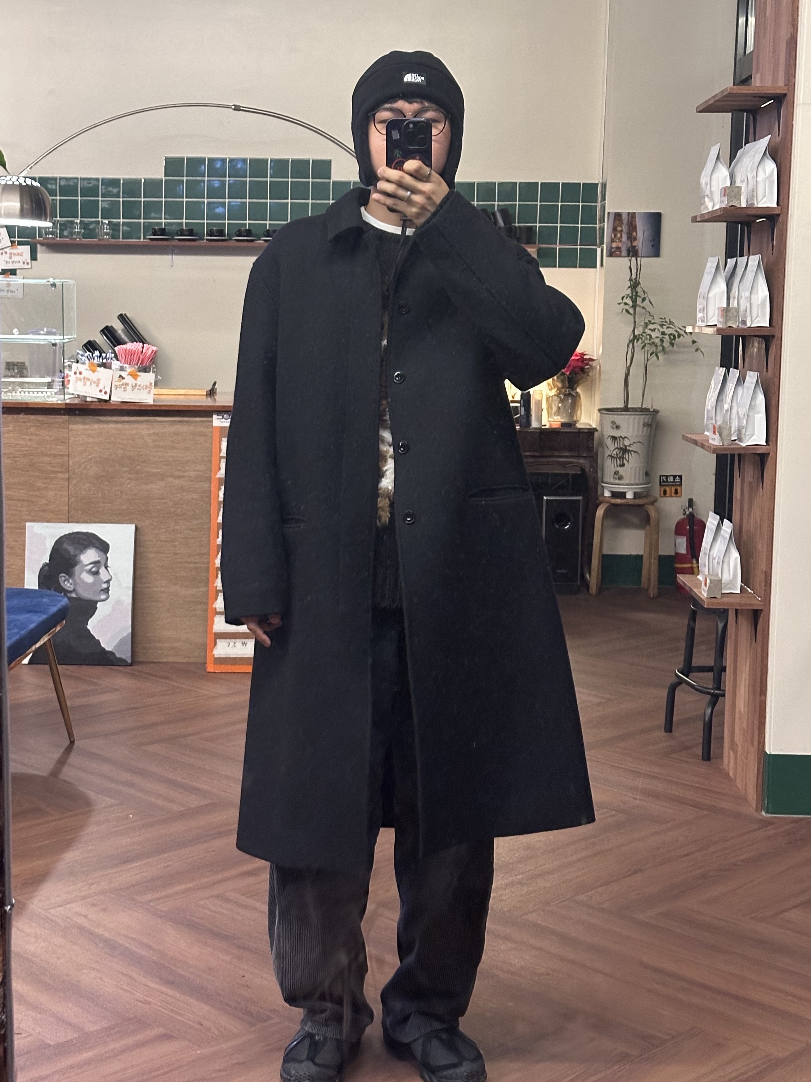 The North Face Fleece Earmuff Beanie Black, New Balance x Comme des Garcons Homme ML610S Black 착용 스타일