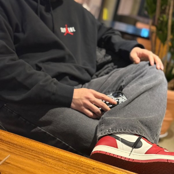 Supreme x Jordan Hooded Sweatshirt Black - 24FW, Jordan 1 Retro High OG Chicago 2022 착용 스타일 - 2