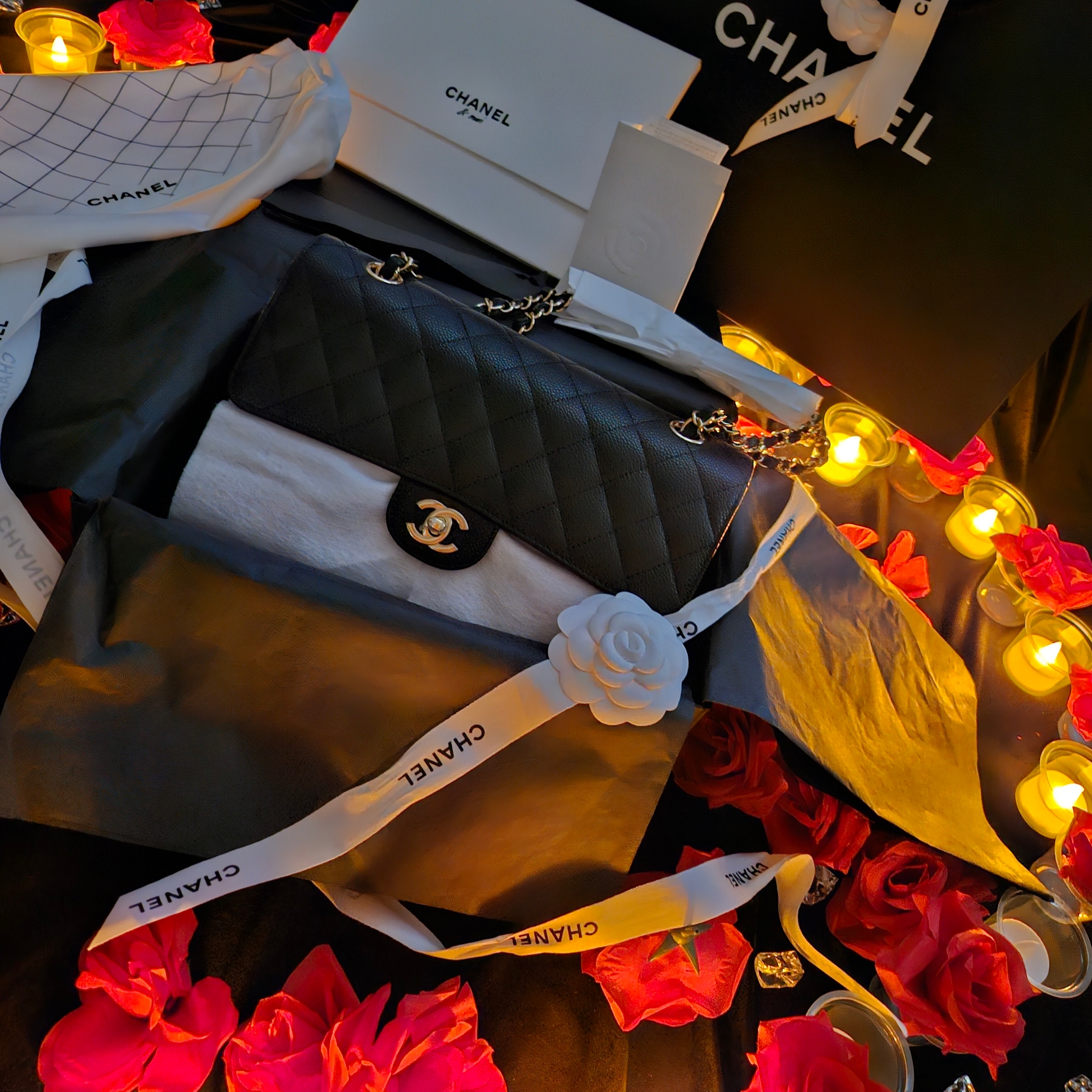 Chanel Medium Classic Handbag Grained Calfskin & Gold Black 착용 스타일