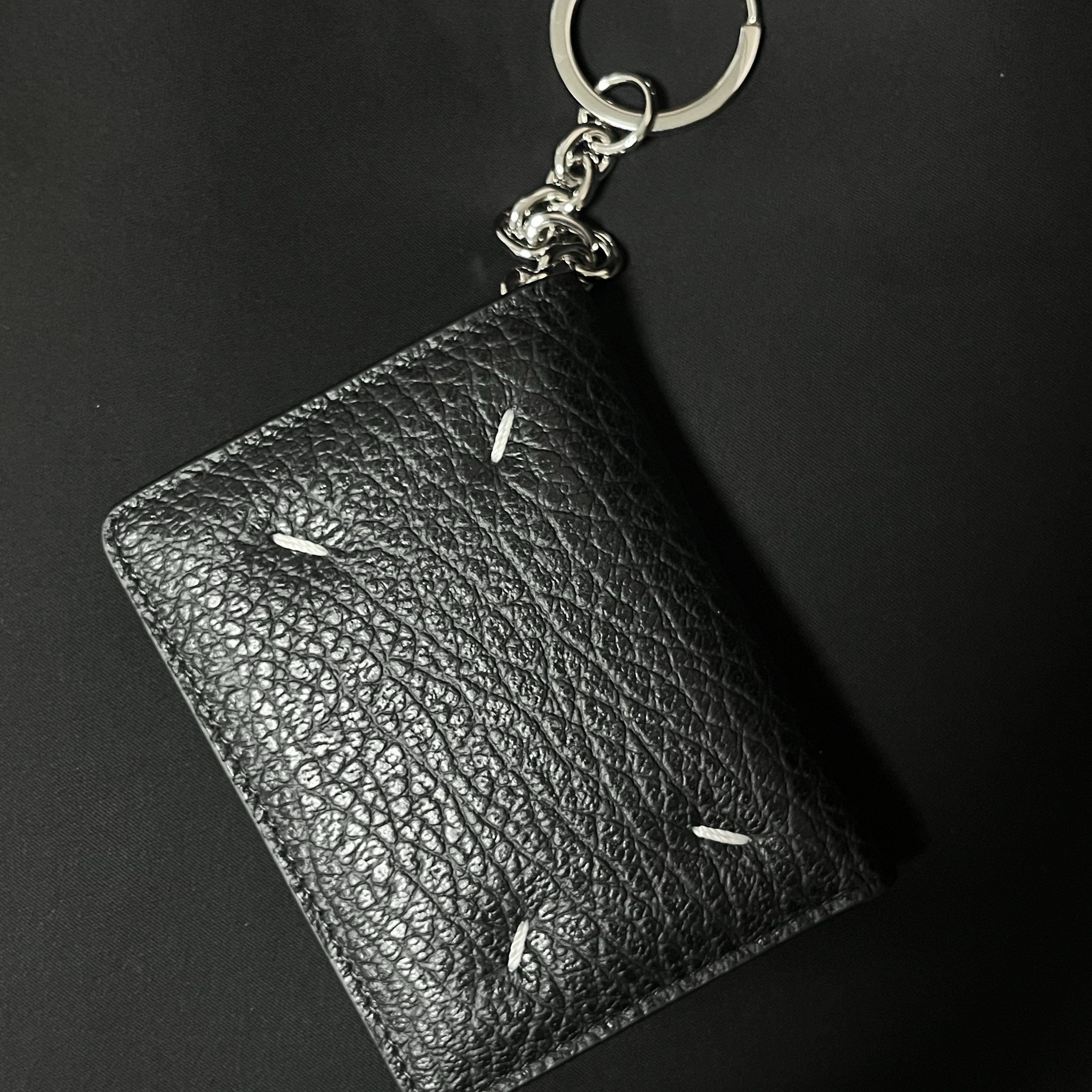 Maison Margiela Keyring Wallet Black 착용 스타일 - 1