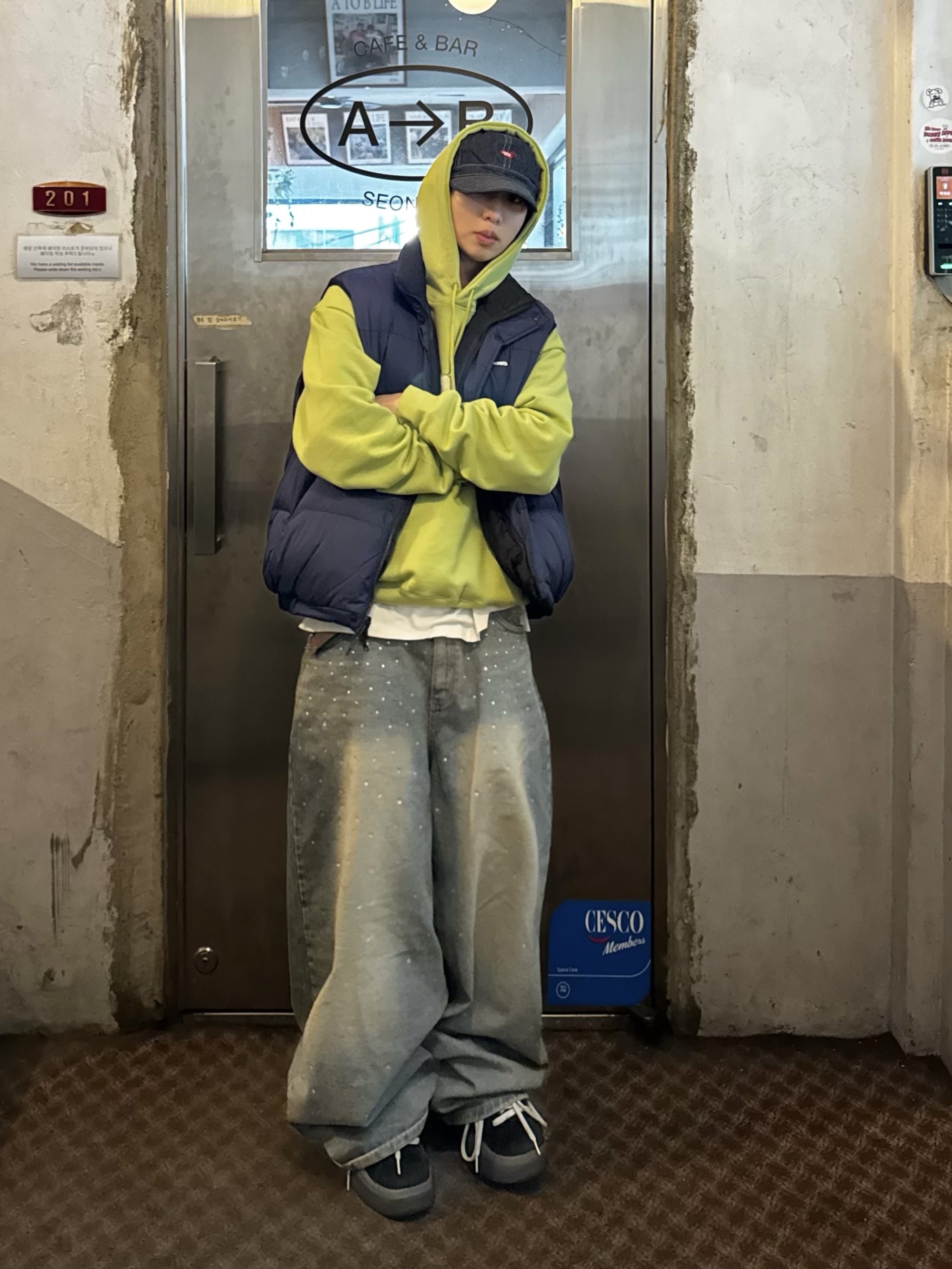 Human Made Denim Work Cap Indigo, ERL Vamp Skate Shoe Pirate Black 착용 스타일 - 4