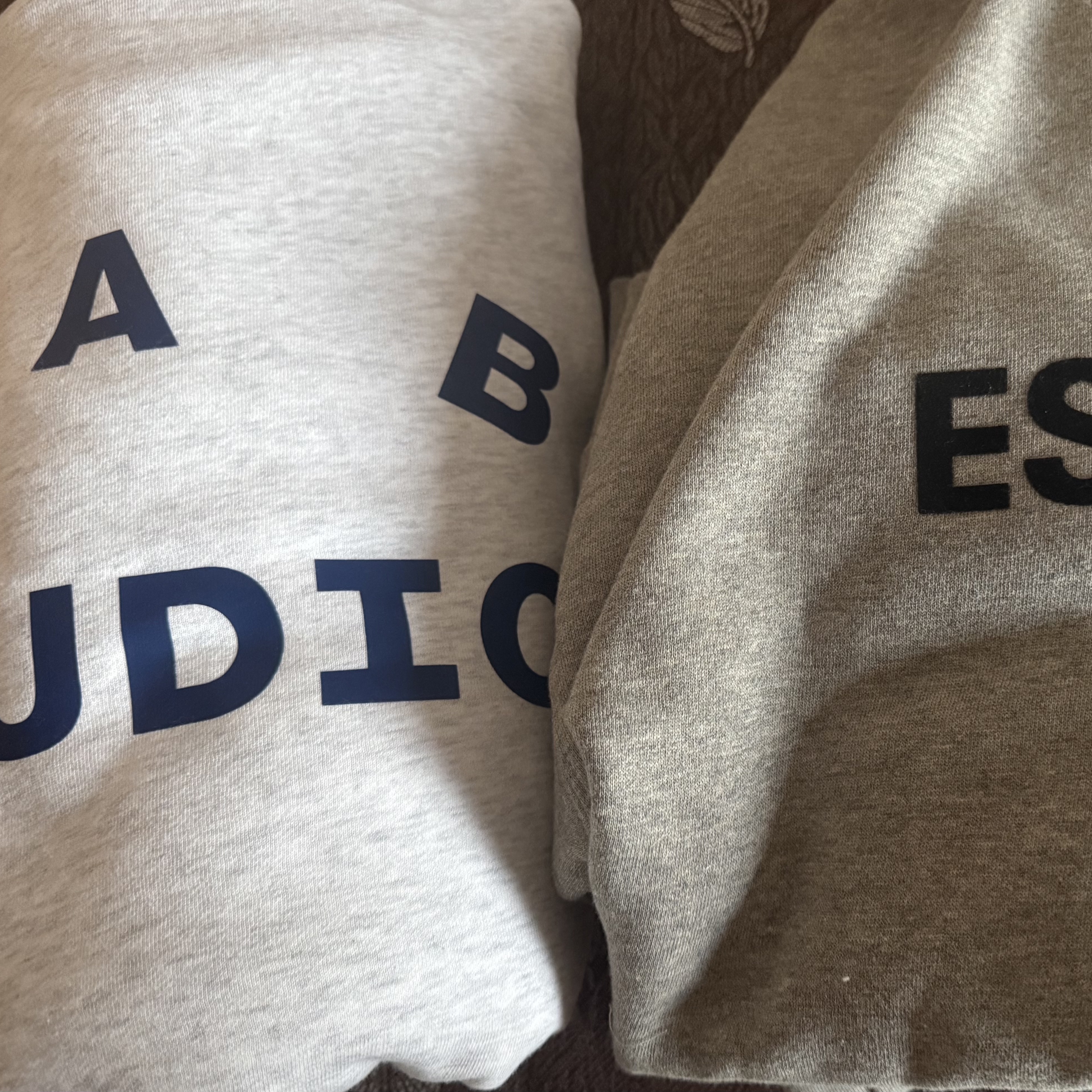Essentials The Core Collection Crewneck Sweatshirt Dark Oatmeal, IAB Studio Sweatshirt Light Gray - 23FW 착용 스타일