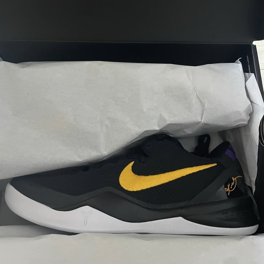 Nike Kobe 8 Protro Black and University Gold 착용 스타일