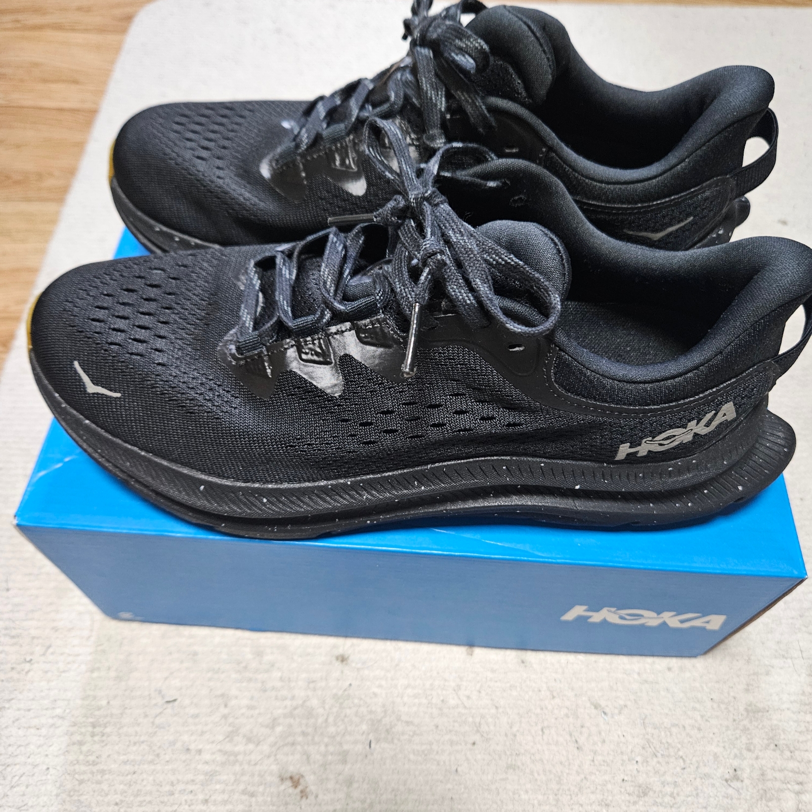 Hoka Kawana 2 Black 착용 스타일 - 1