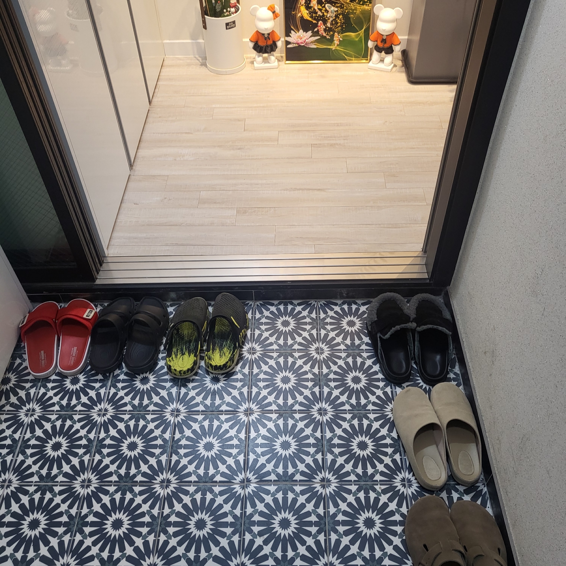 Clarks Wallabee Maple Suede, Moonstar 810s ET027 Marke Modi White 착용 스타일 - 1