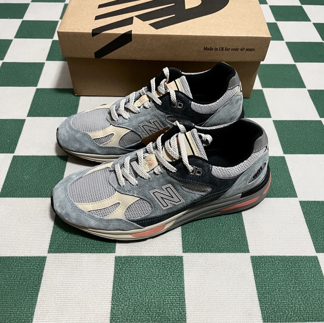 New Balance 991v2 Made in UK Blue Silver 착용 스타일 - 1