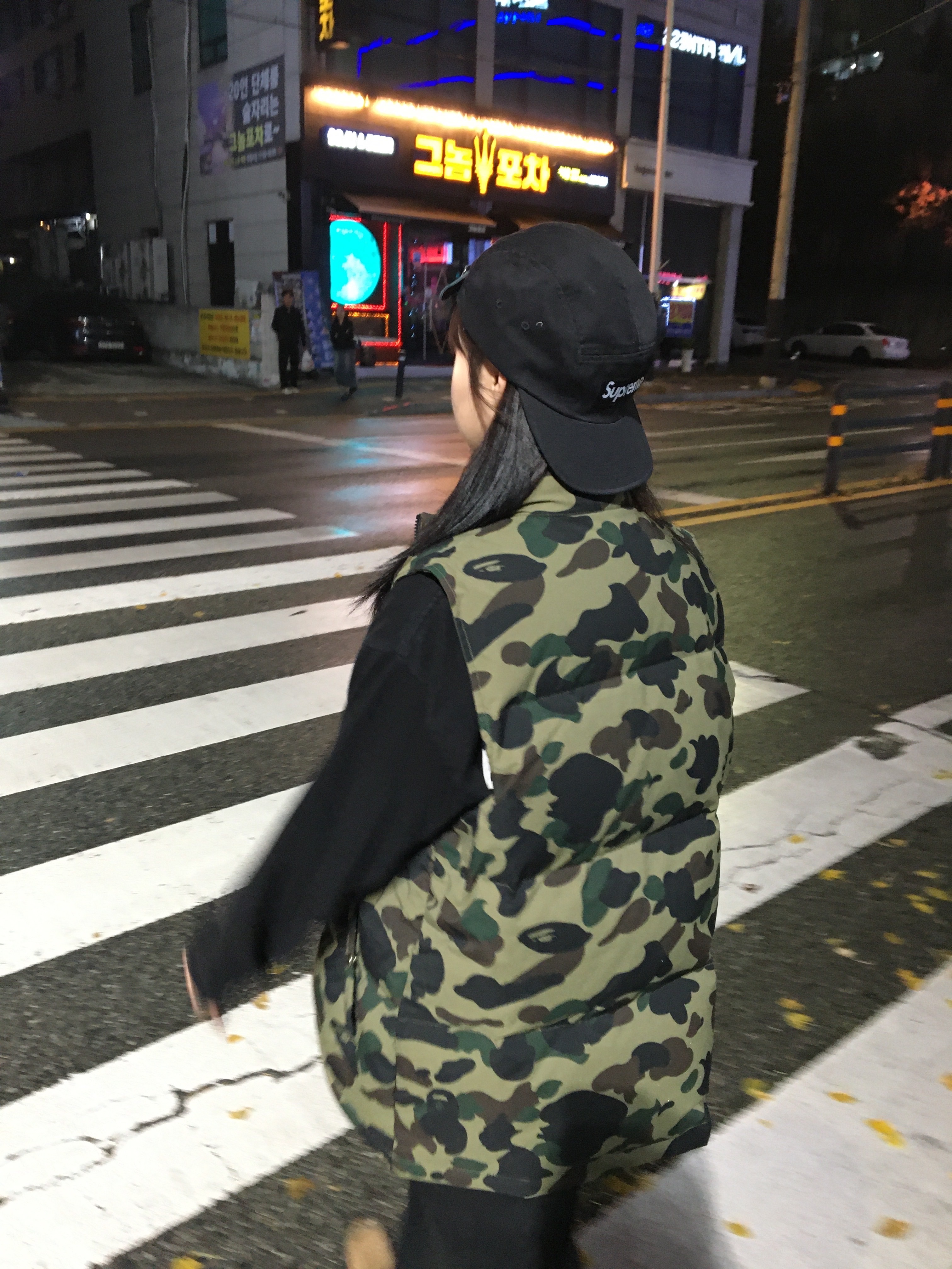 BAPE 1st Camo Reversible Down Vest Green, Nike Air Force 1 '07 WB Flax 착용 스타일 - 5