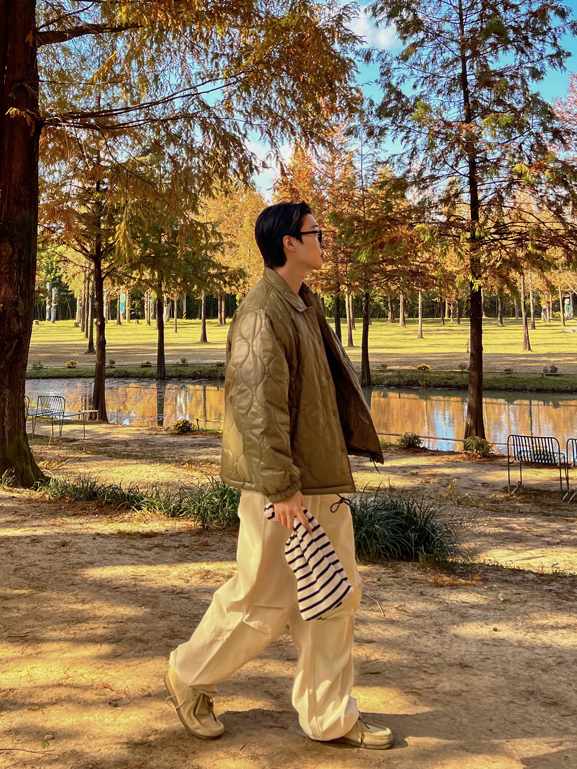Clarks Wallabee Maple Suede 착용 스타일 - 1