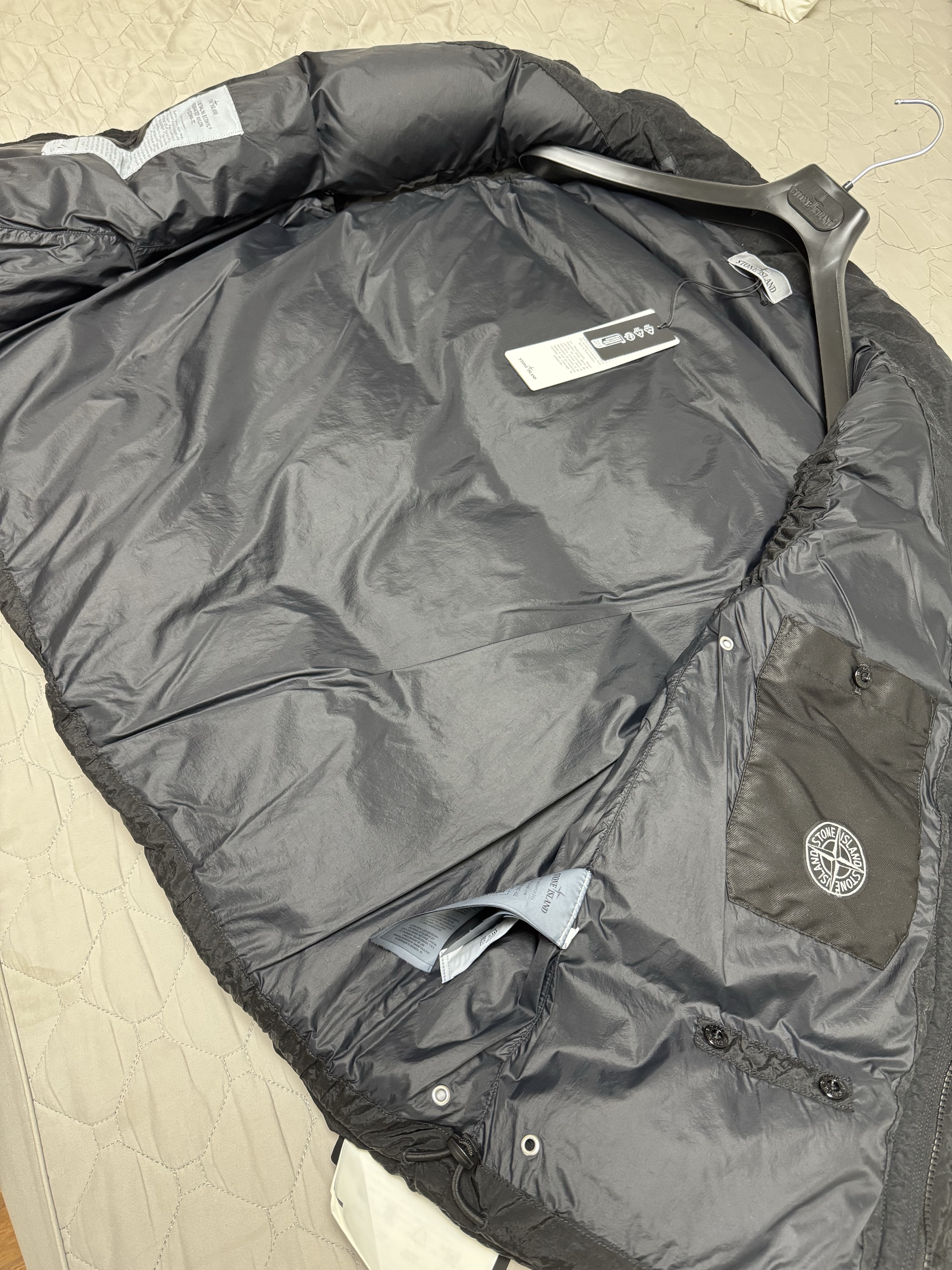 Stone Island G0419 Nylon Metal in Econyl Down Zip Vest with Anti Drop Black - 24FW 착용 스타일 - 2