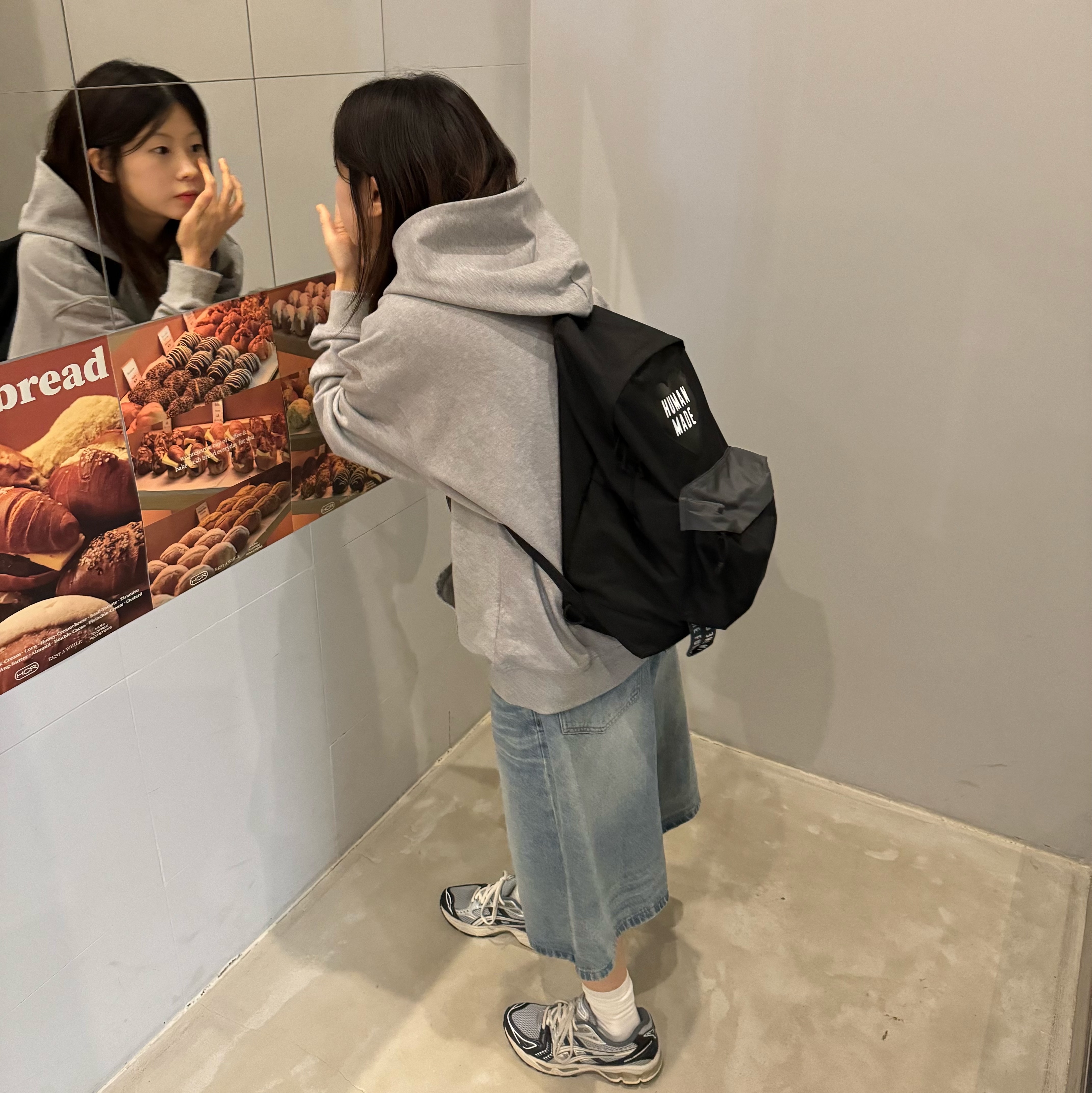 The Museum Visitor Heart Sprayed Hoody Grey - 22PF, Asics Gel-Kayano 14 Black Glacier Grey 착용 스타일 - 3