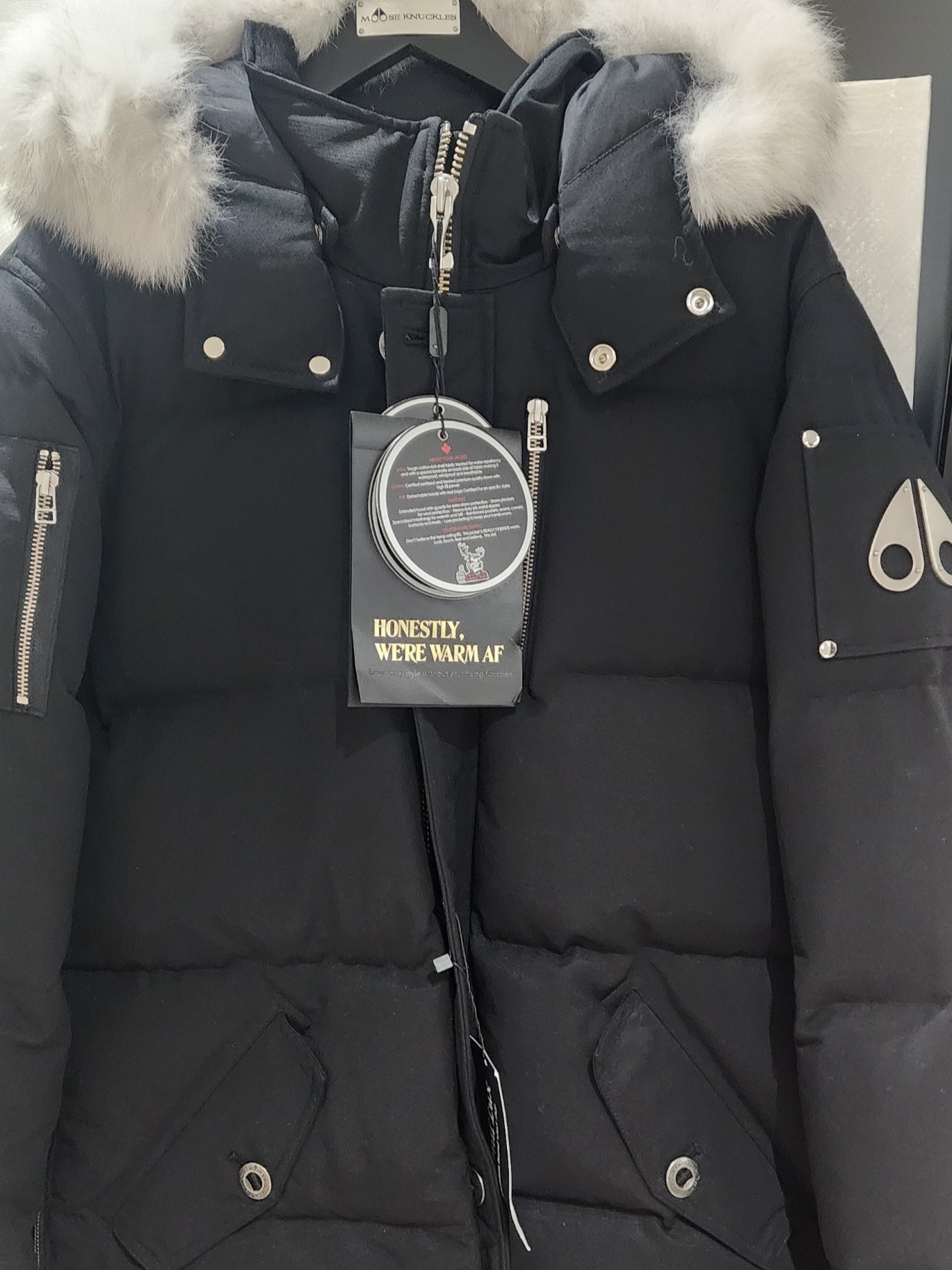 Moose Knuckles Threequarter Jacket White Fox Fur Black 착용 스타일